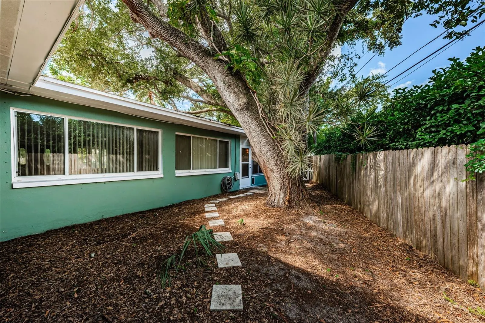 499 JEWEL CT