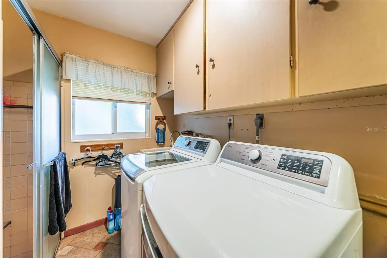 499 JEWEL CT