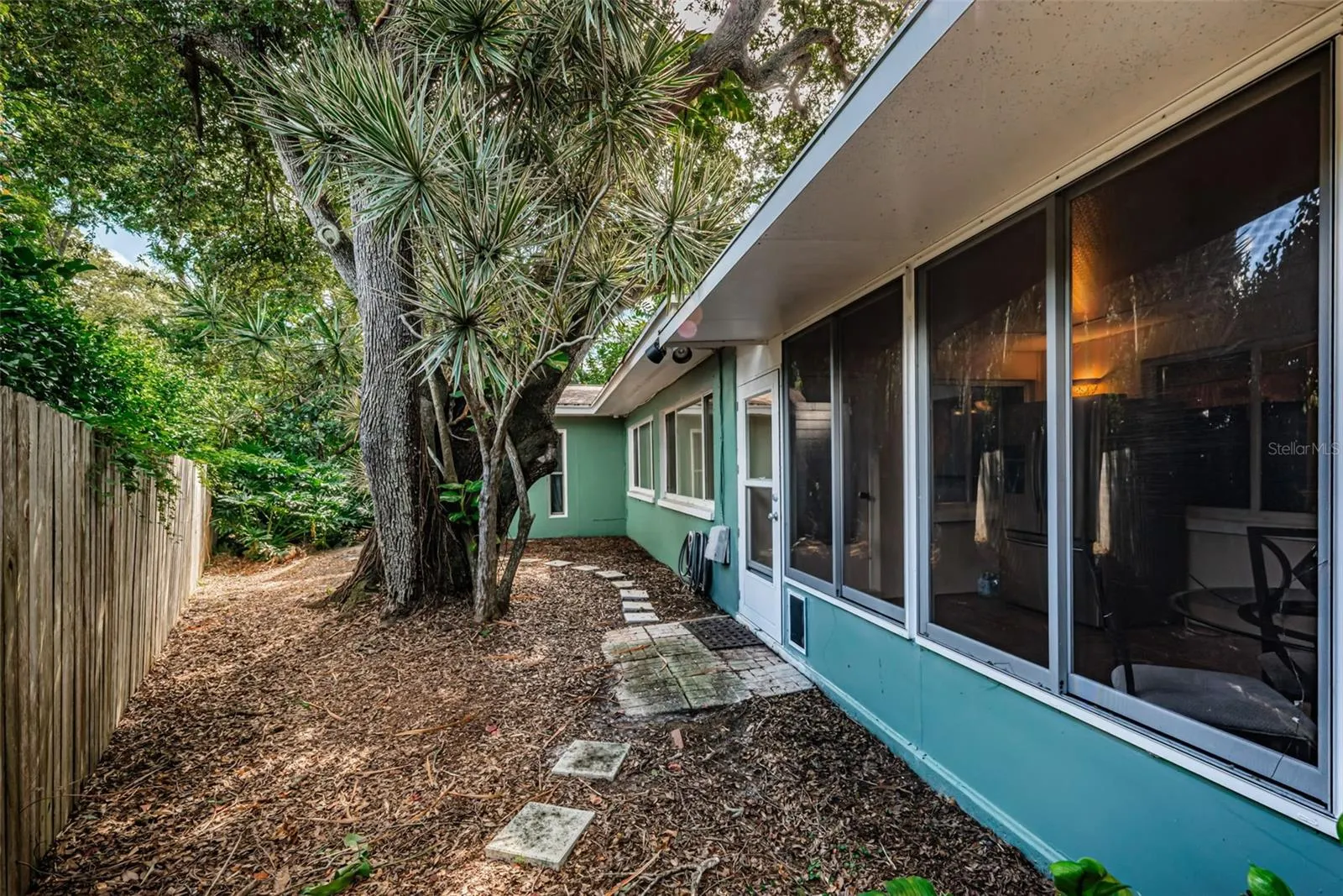 499 JEWEL CT