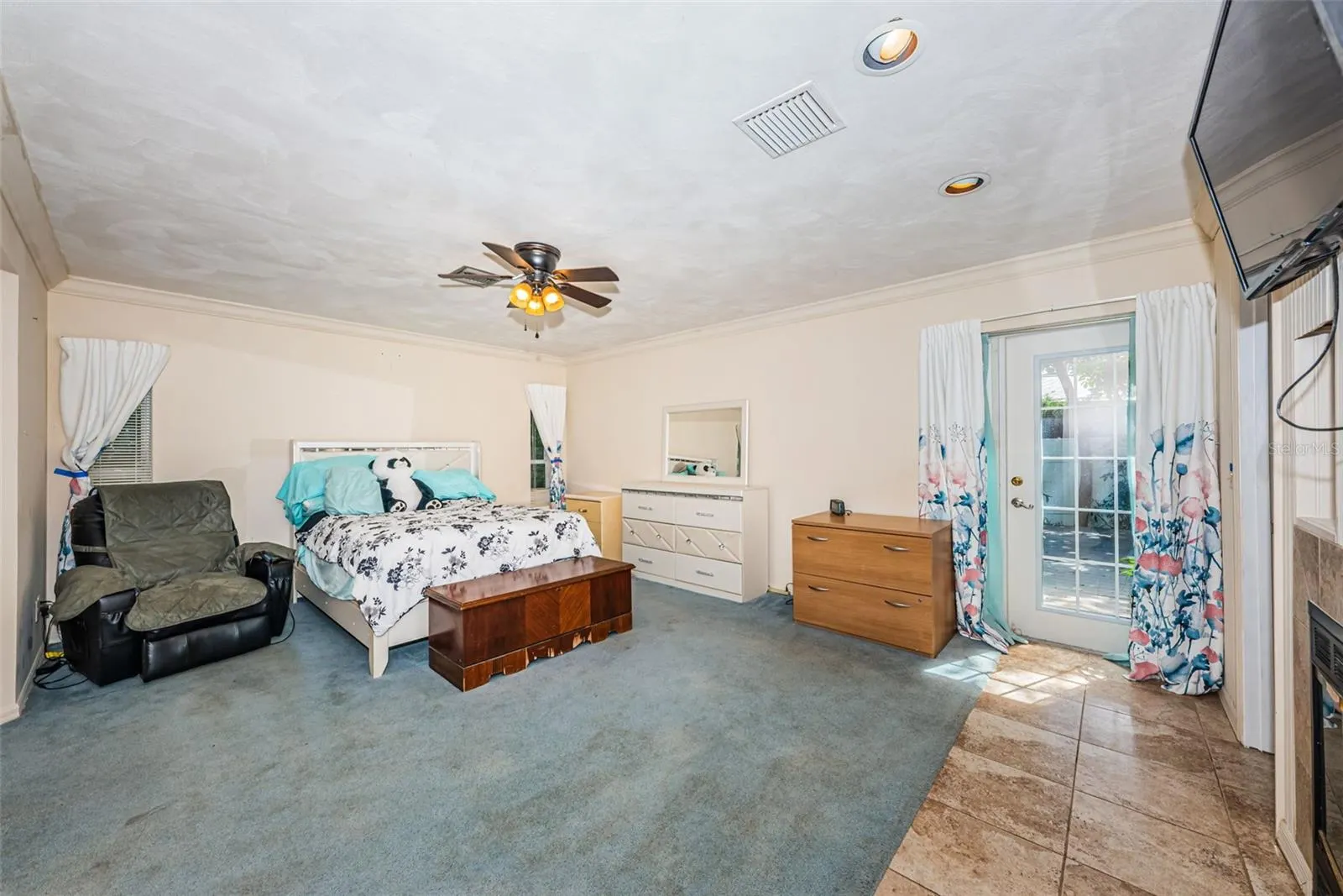 499 JEWEL CT