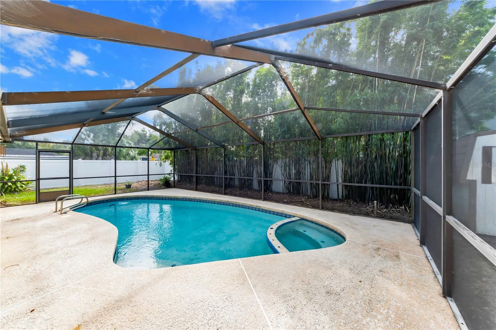 9602 HIDDEN OAKS CIR