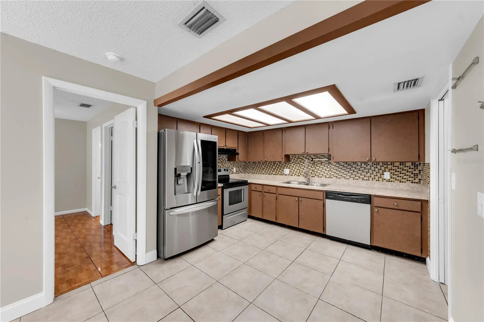 9602 HIDDEN OAKS CIR