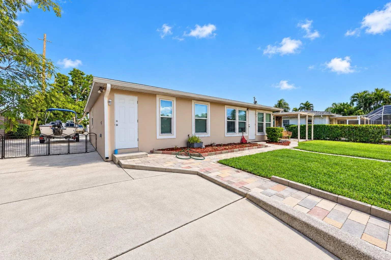 9398 SUN ISLE DR NE