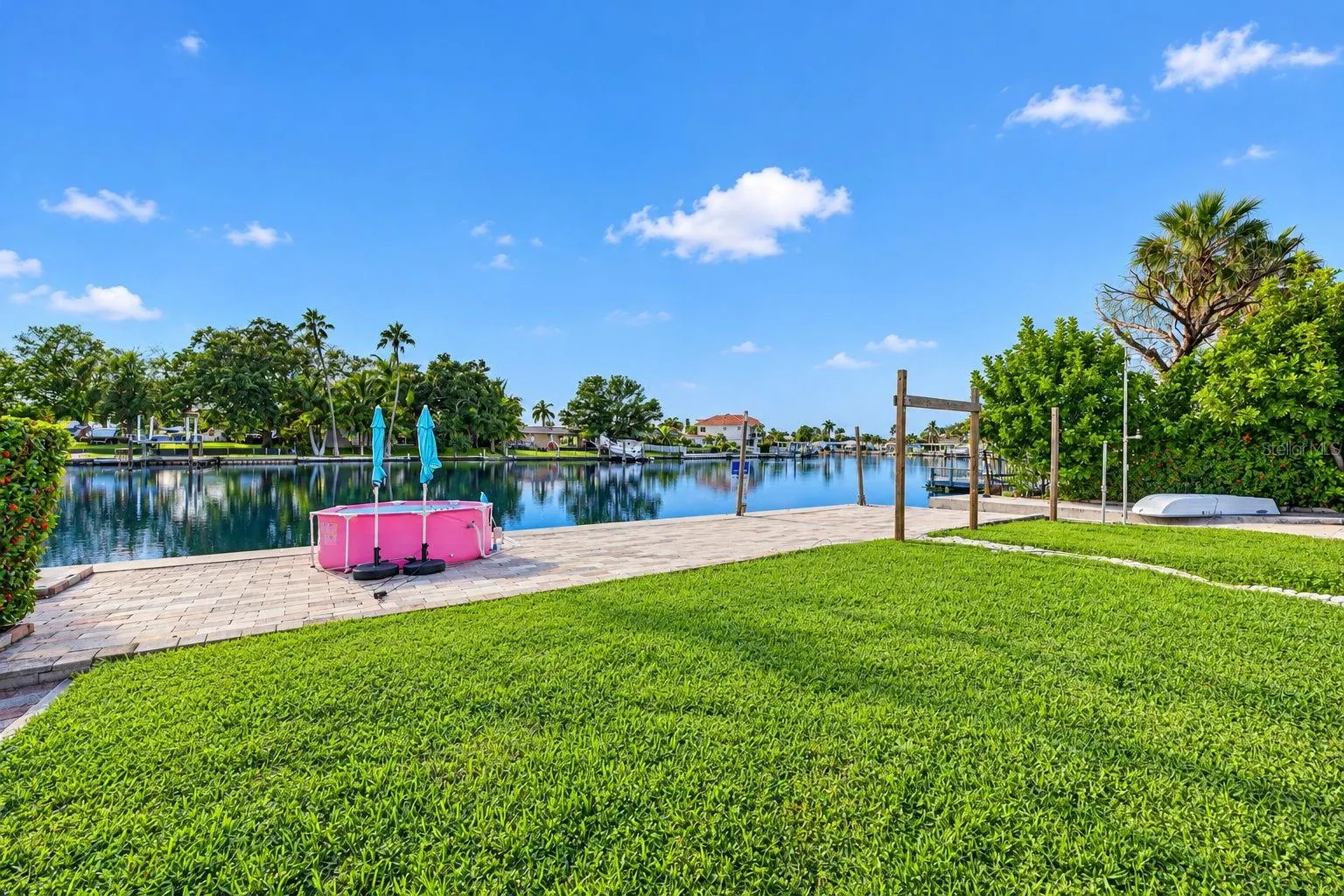 9398 SUN ISLE DR NE