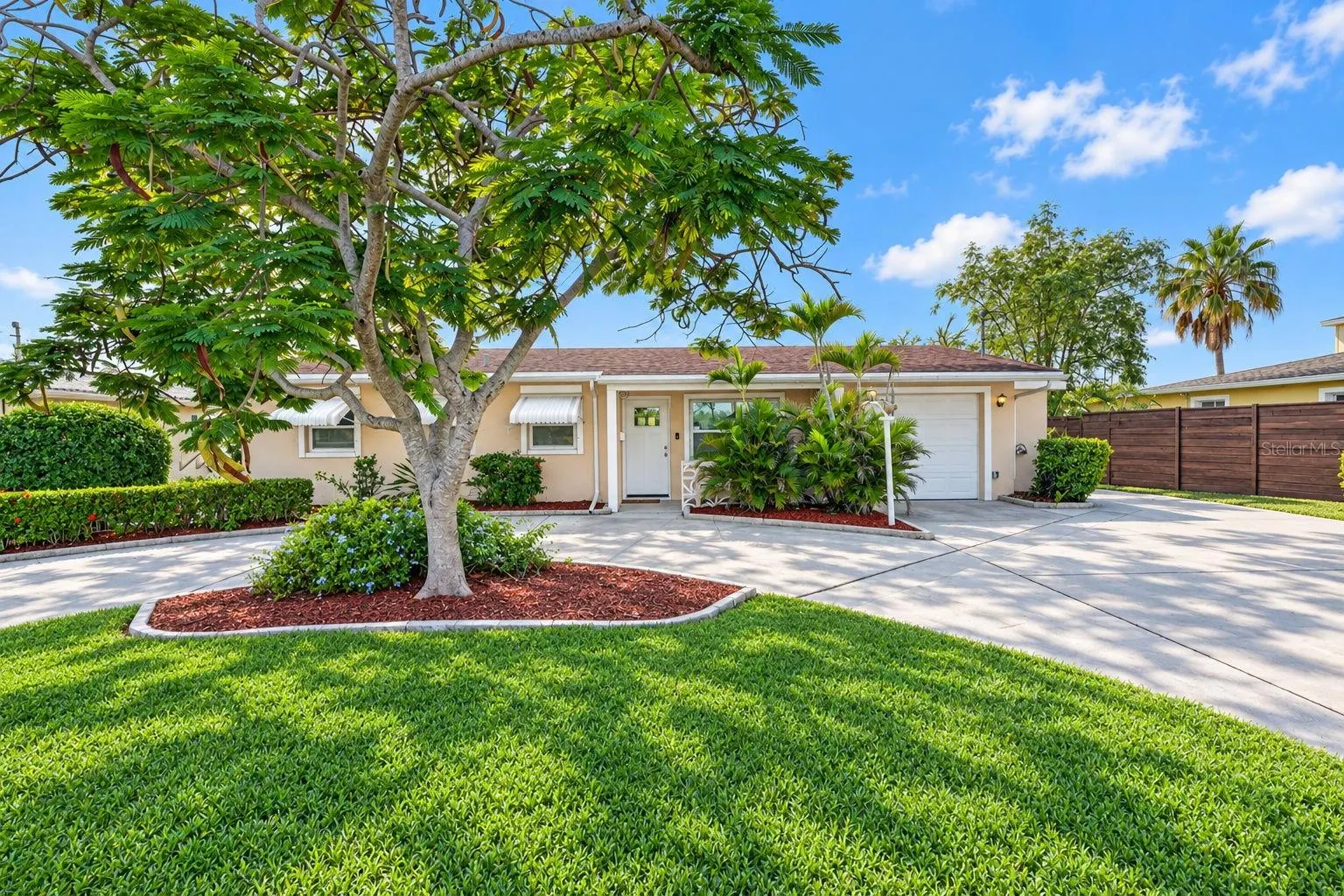 9398 SUN ISLE DR NE