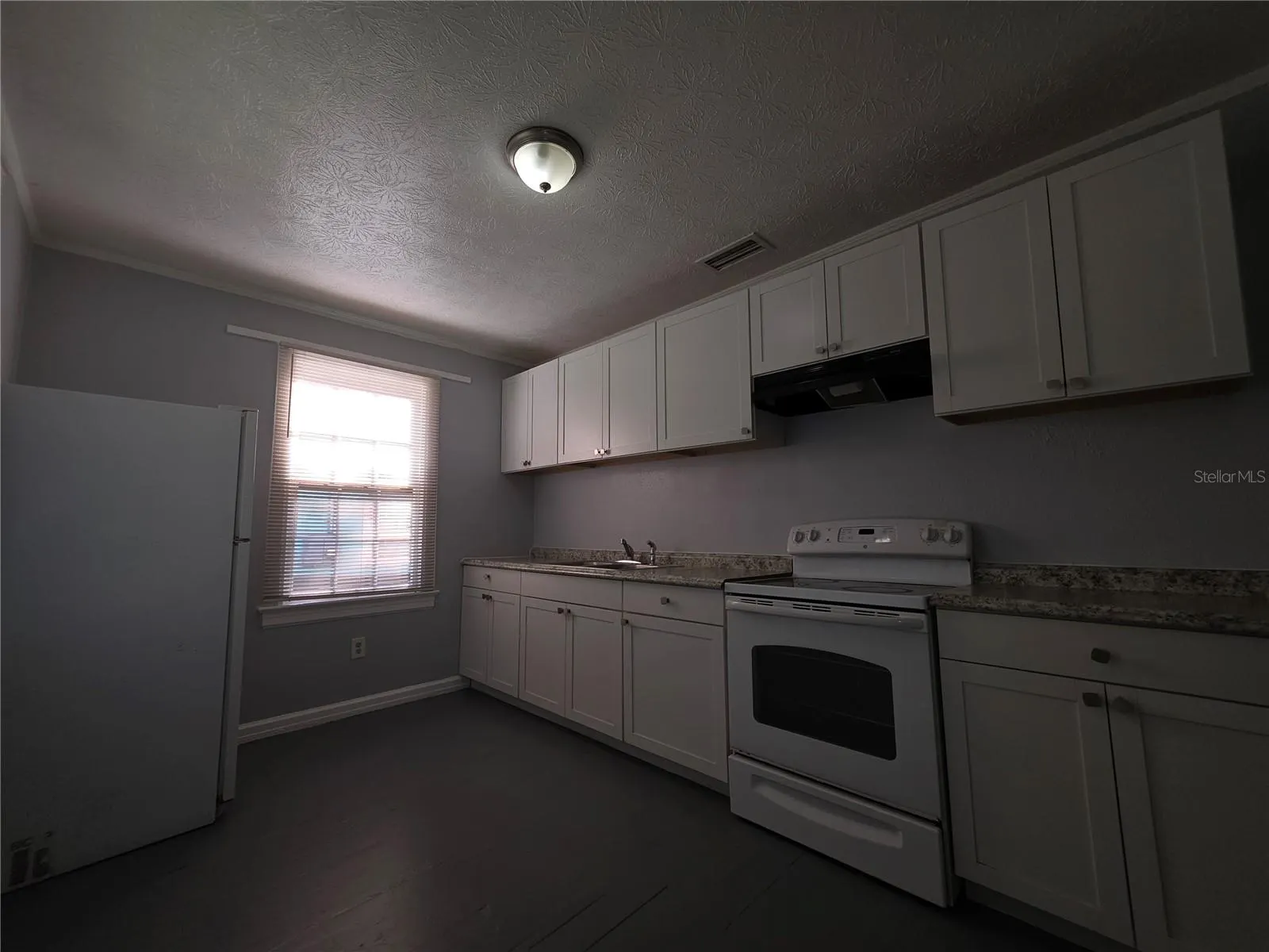 1236 W 9TH ST