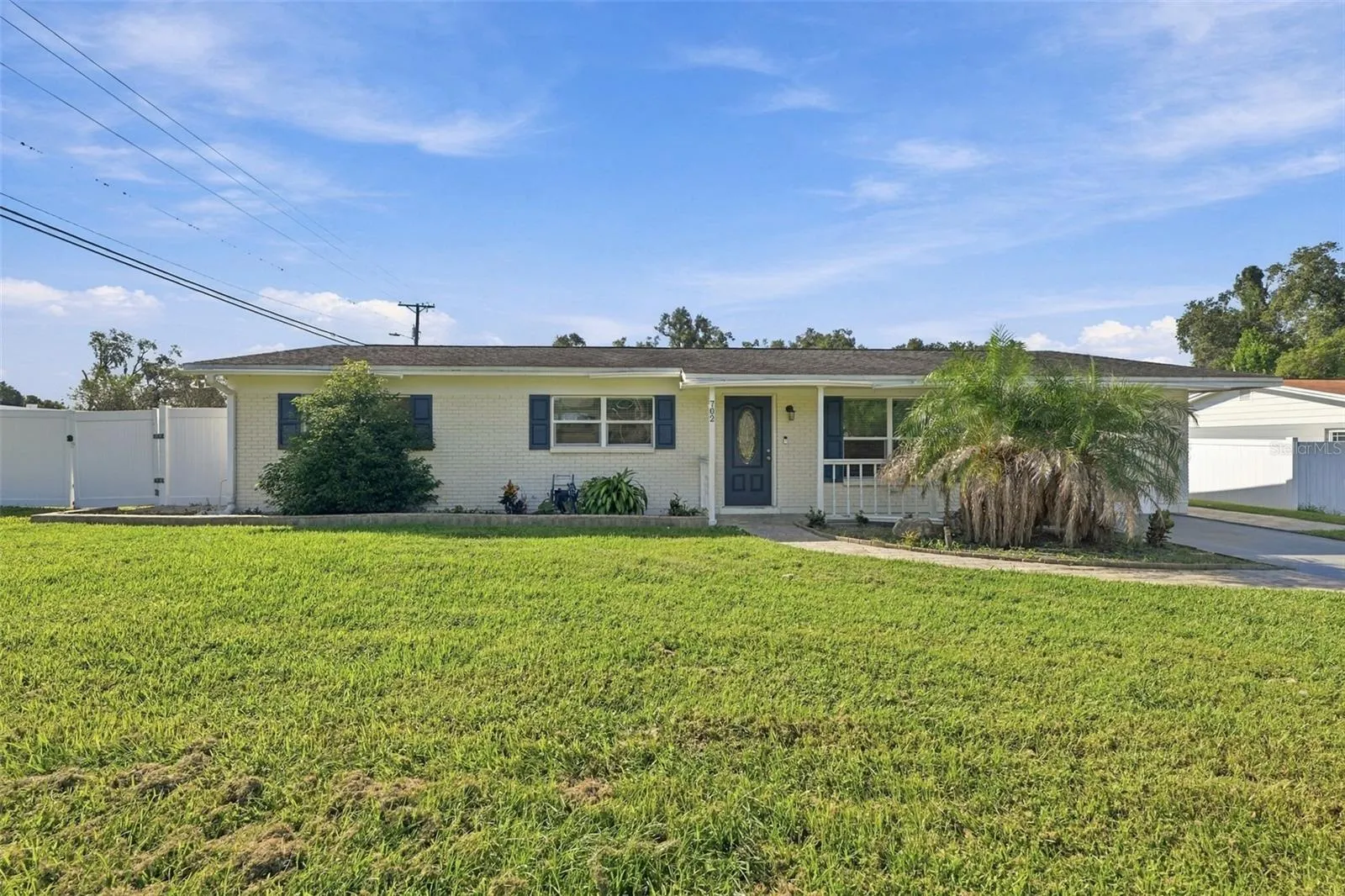 702 CAMELLIA CT