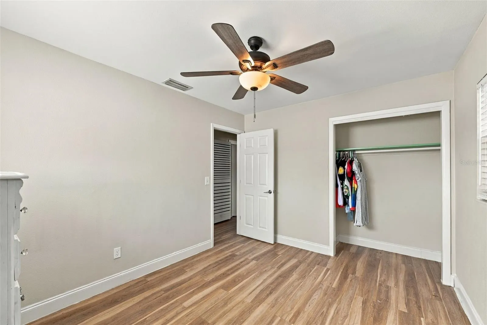 702 CAMELLIA CT