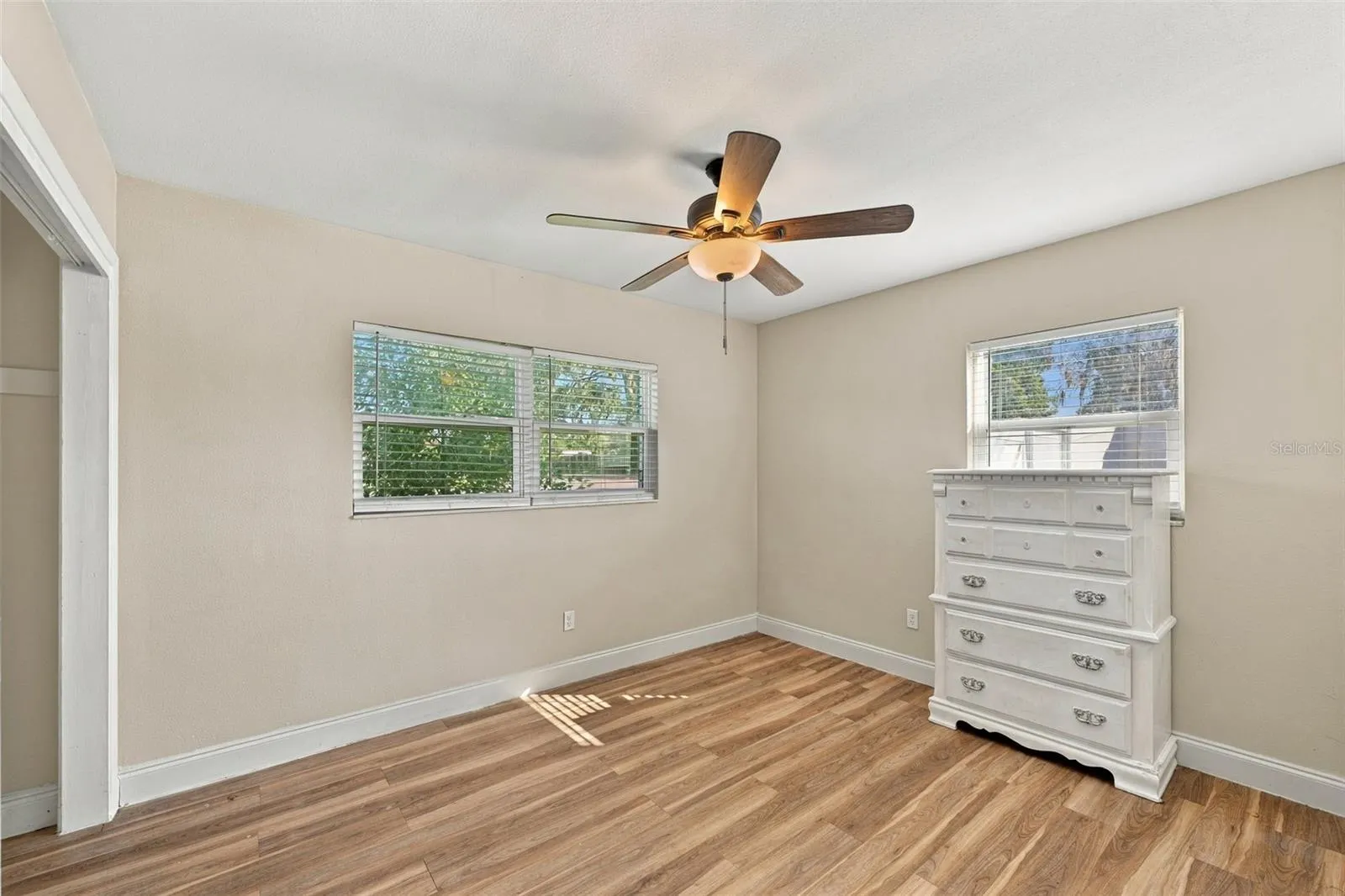 702 CAMELLIA CT