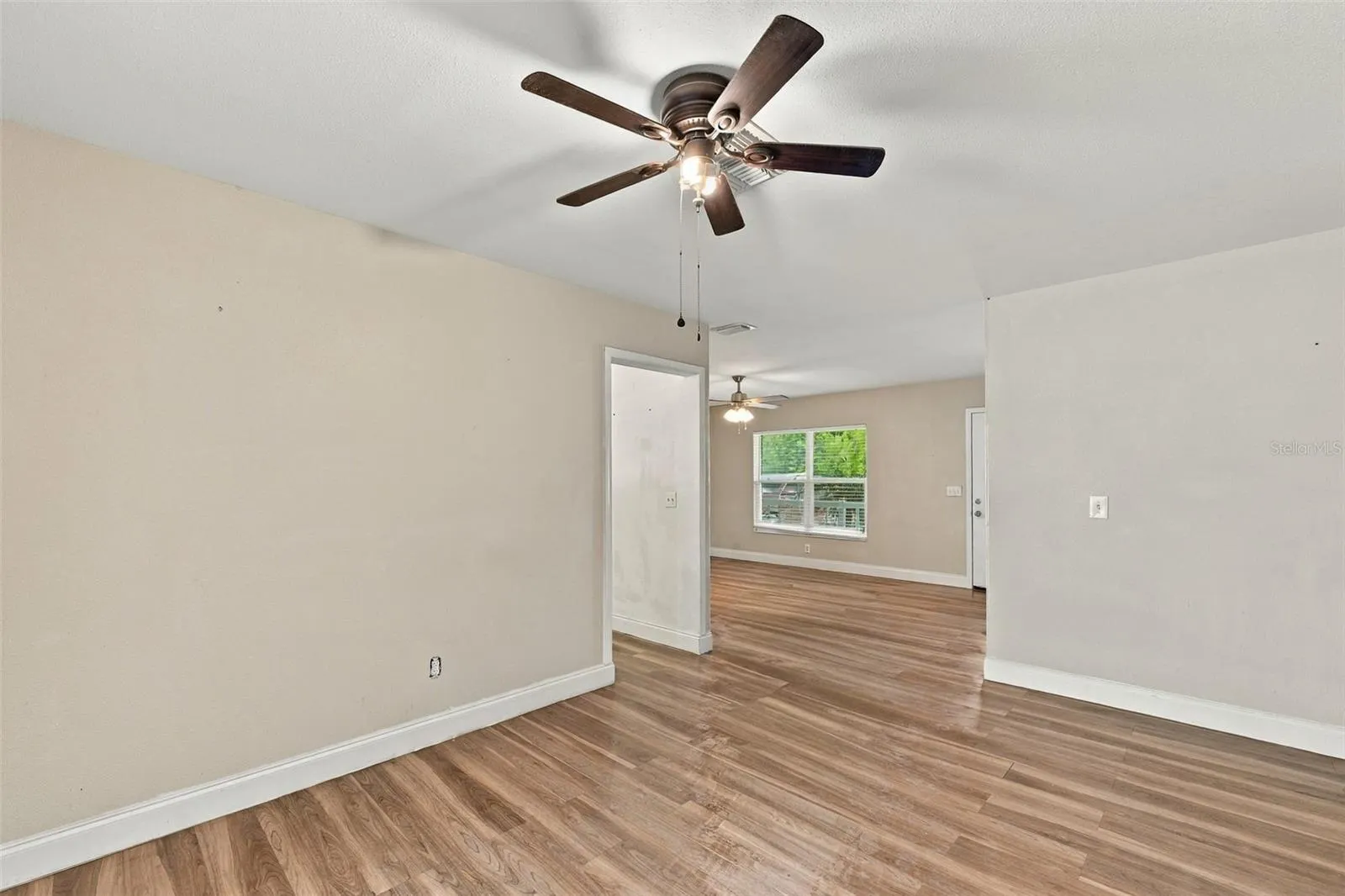 702 CAMELLIA CT