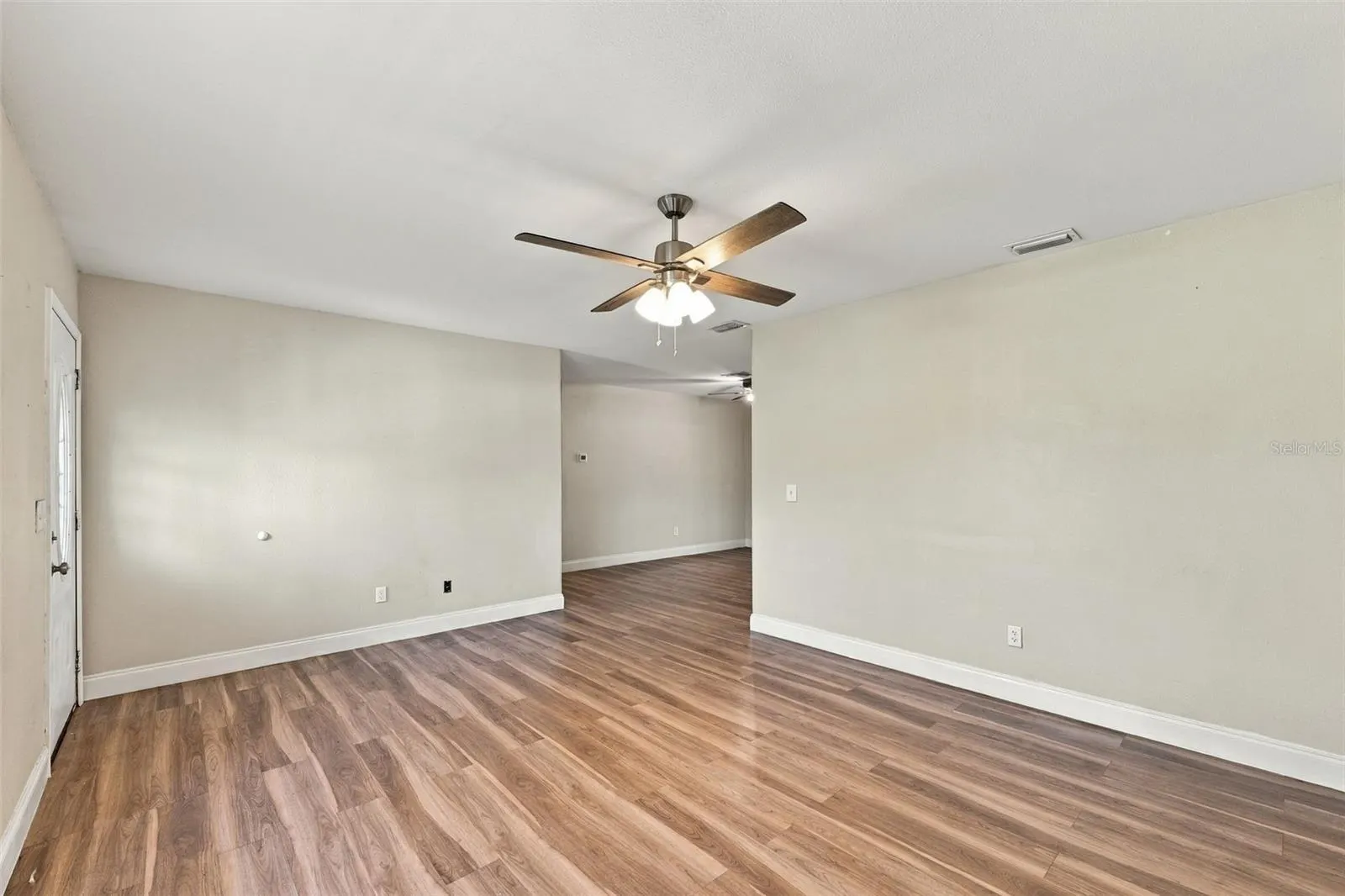 702 CAMELLIA CT