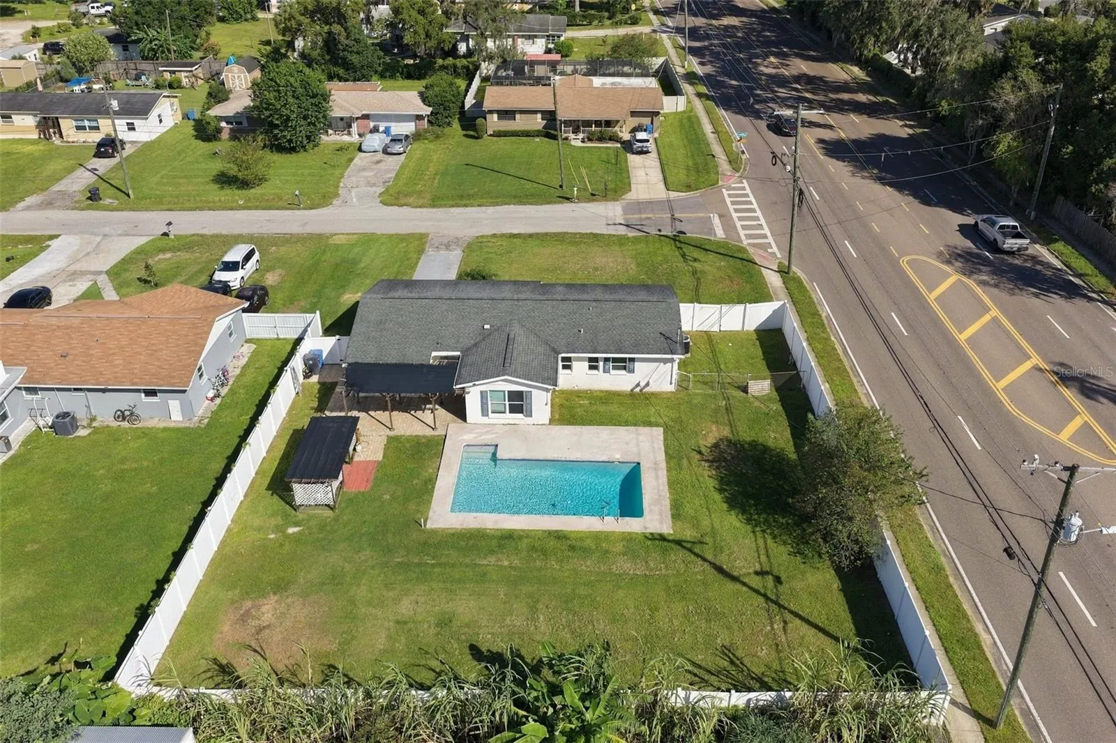 702 CAMELLIA CT