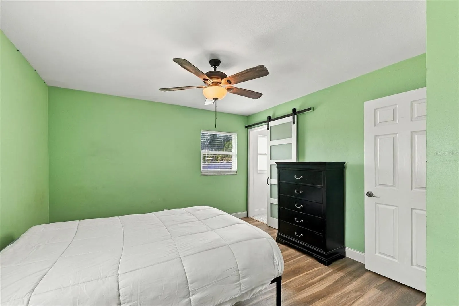 702 CAMELLIA CT