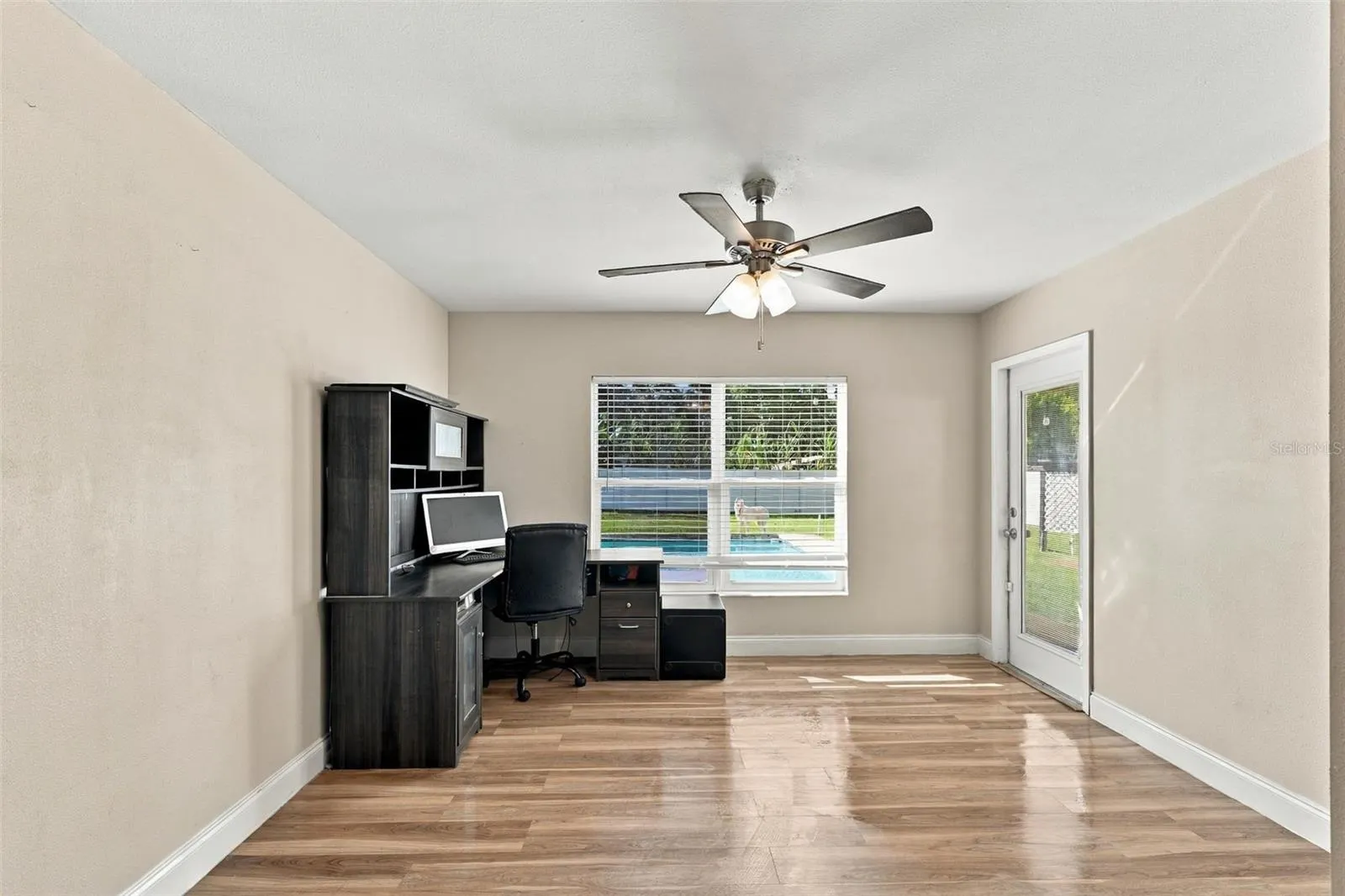 702 CAMELLIA CT
