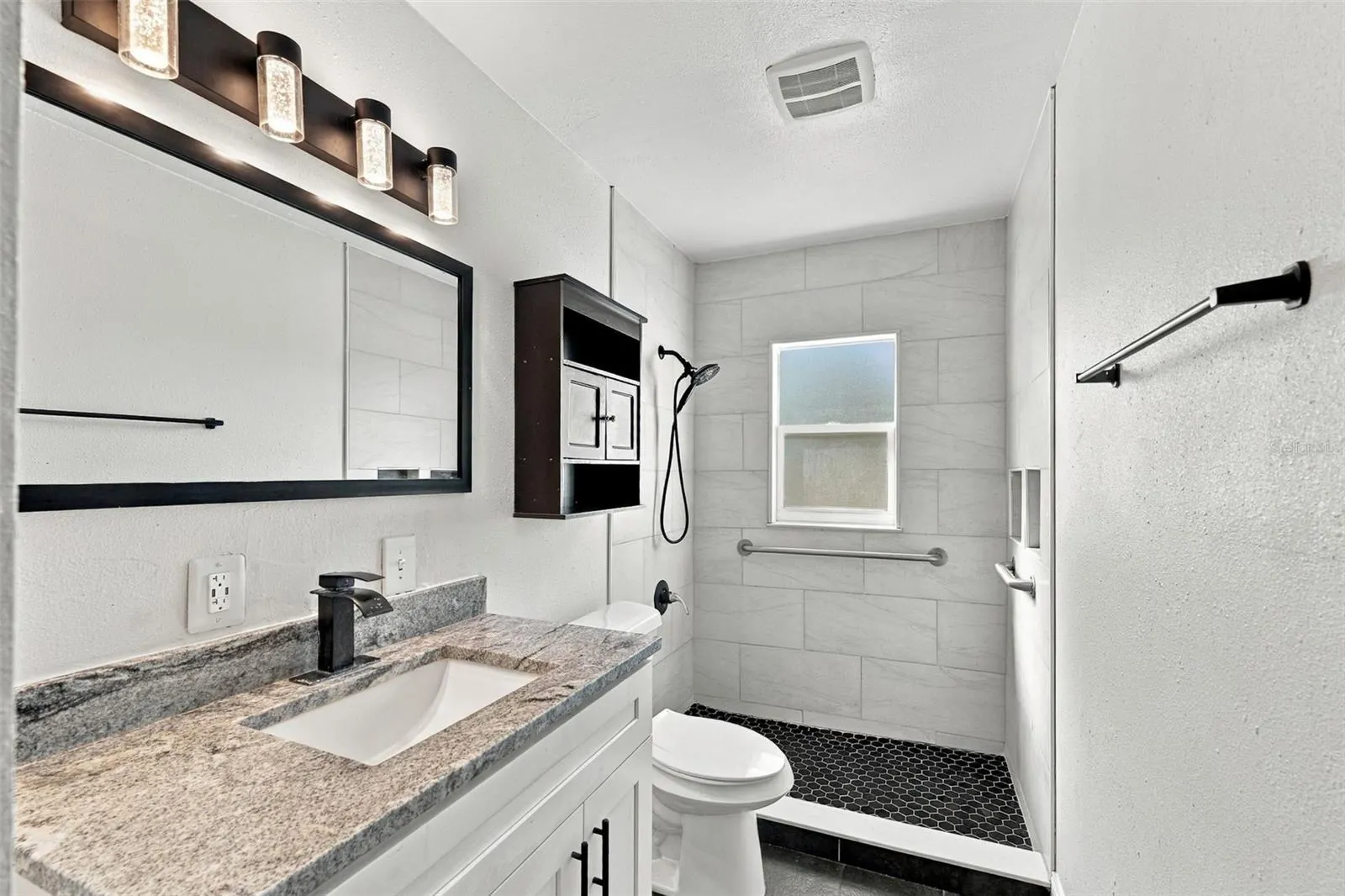 702 CAMELLIA CT