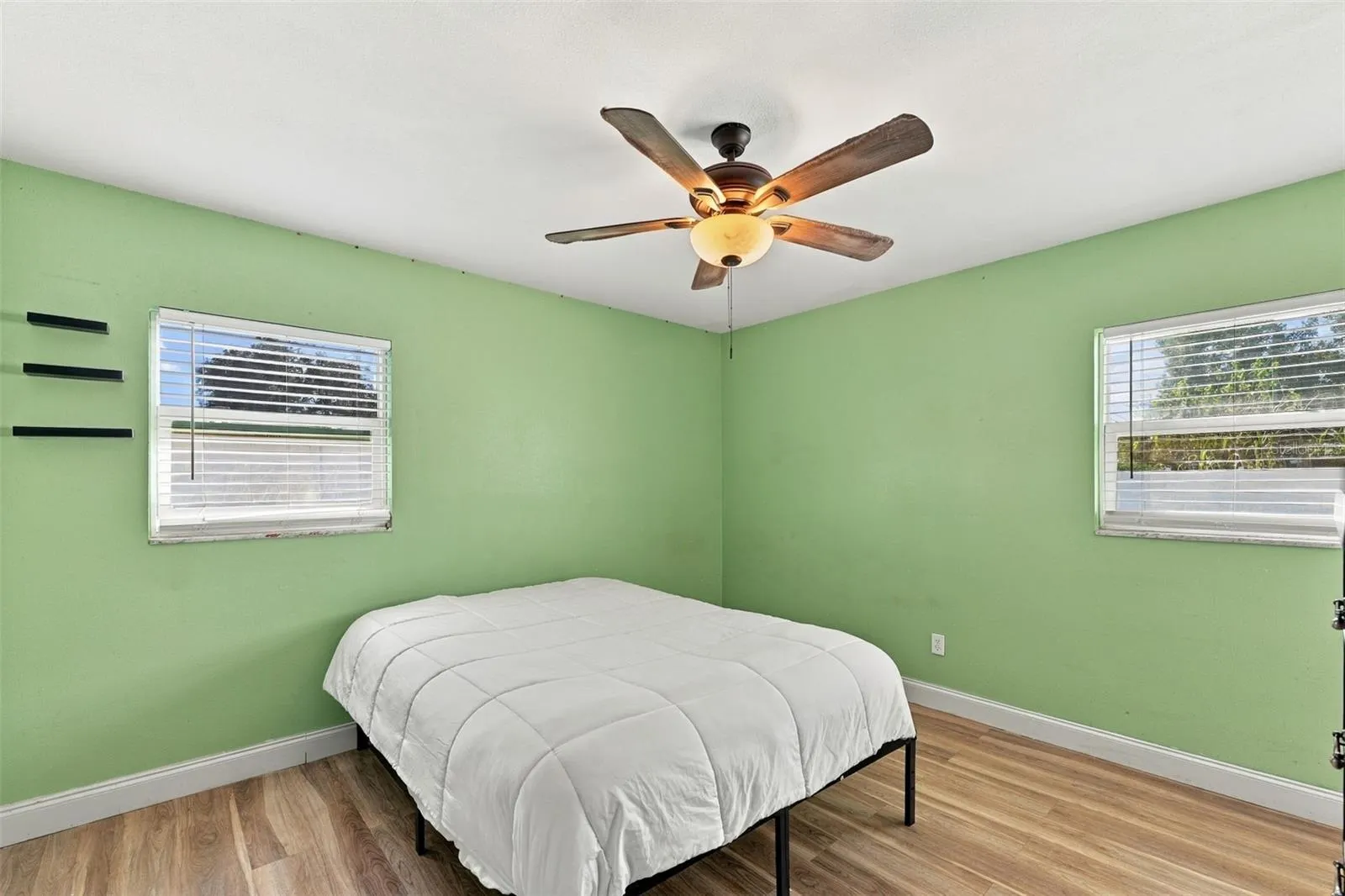 702 CAMELLIA CT