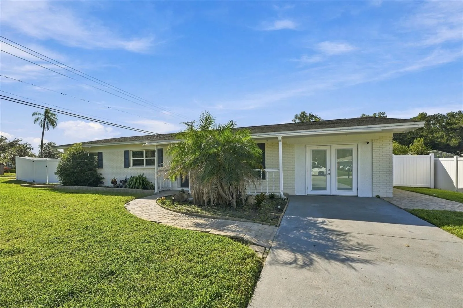 702 CAMELLIA CT