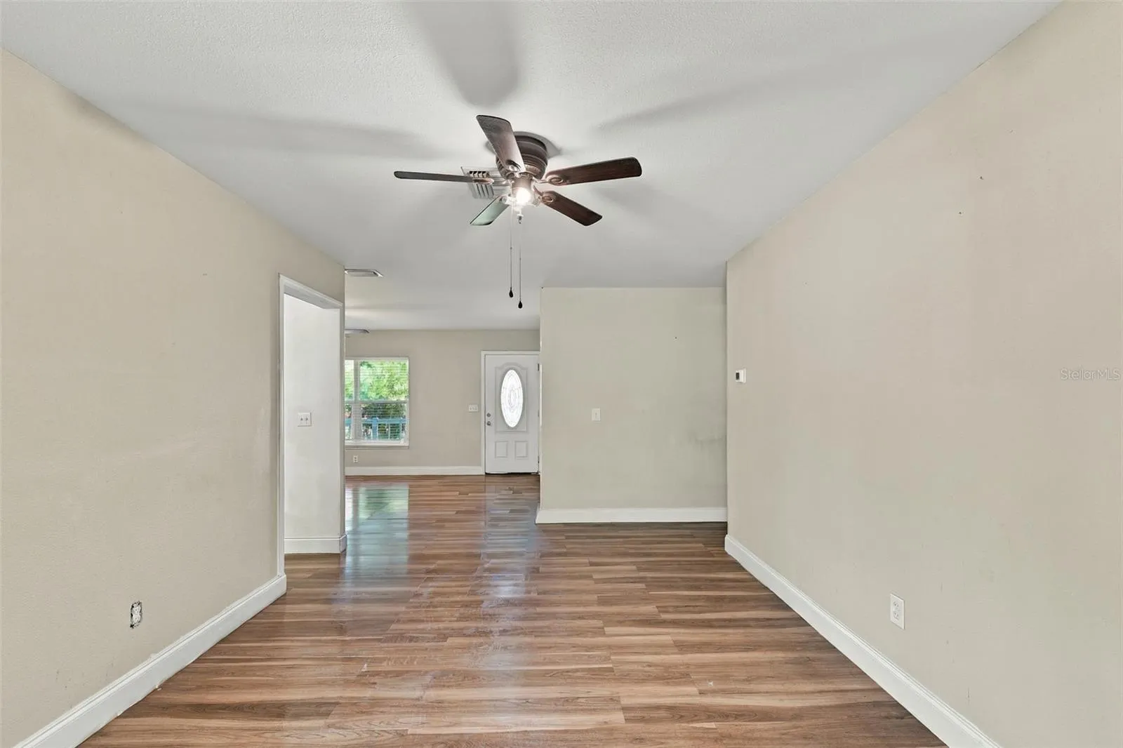 702 CAMELLIA CT