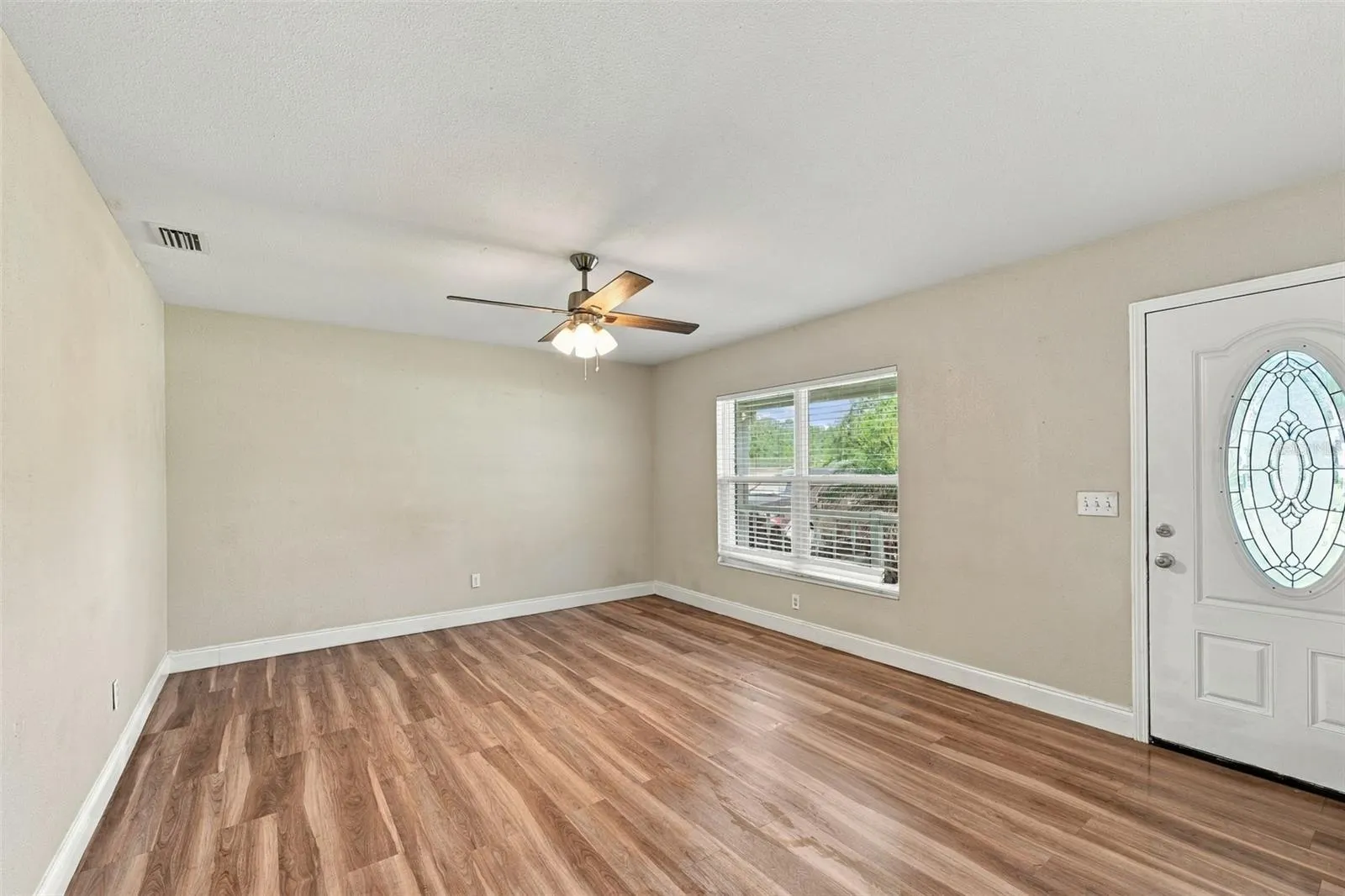 702 CAMELLIA CT