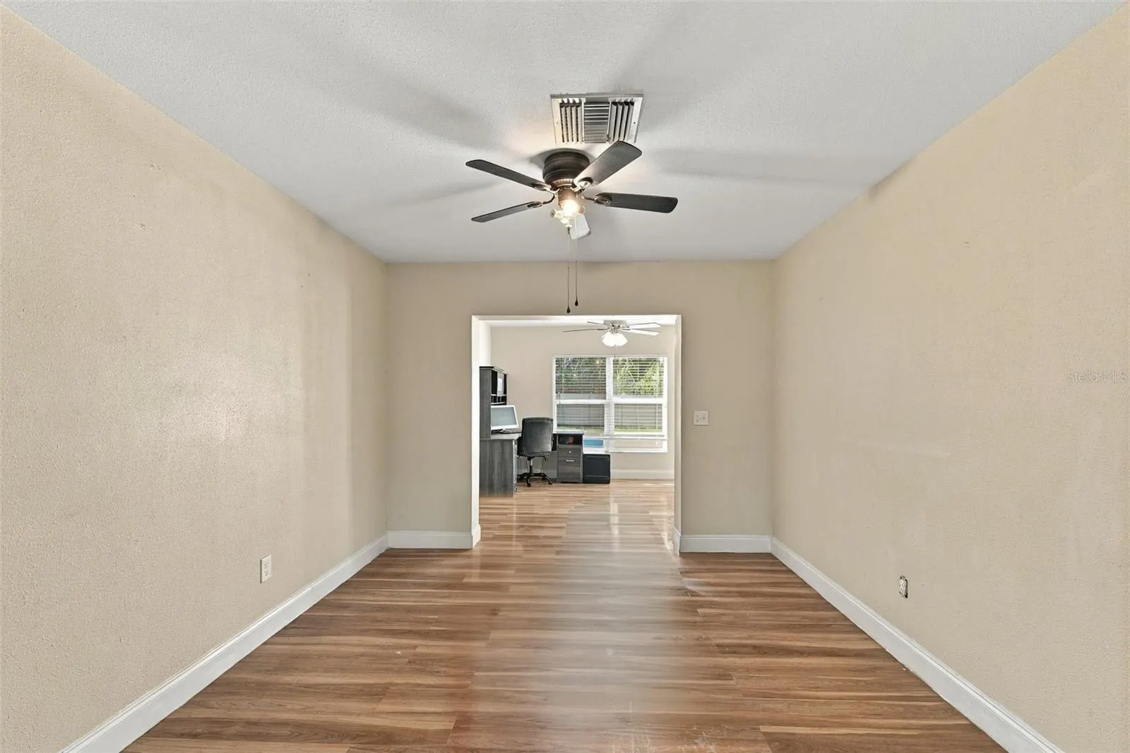702 CAMELLIA CT