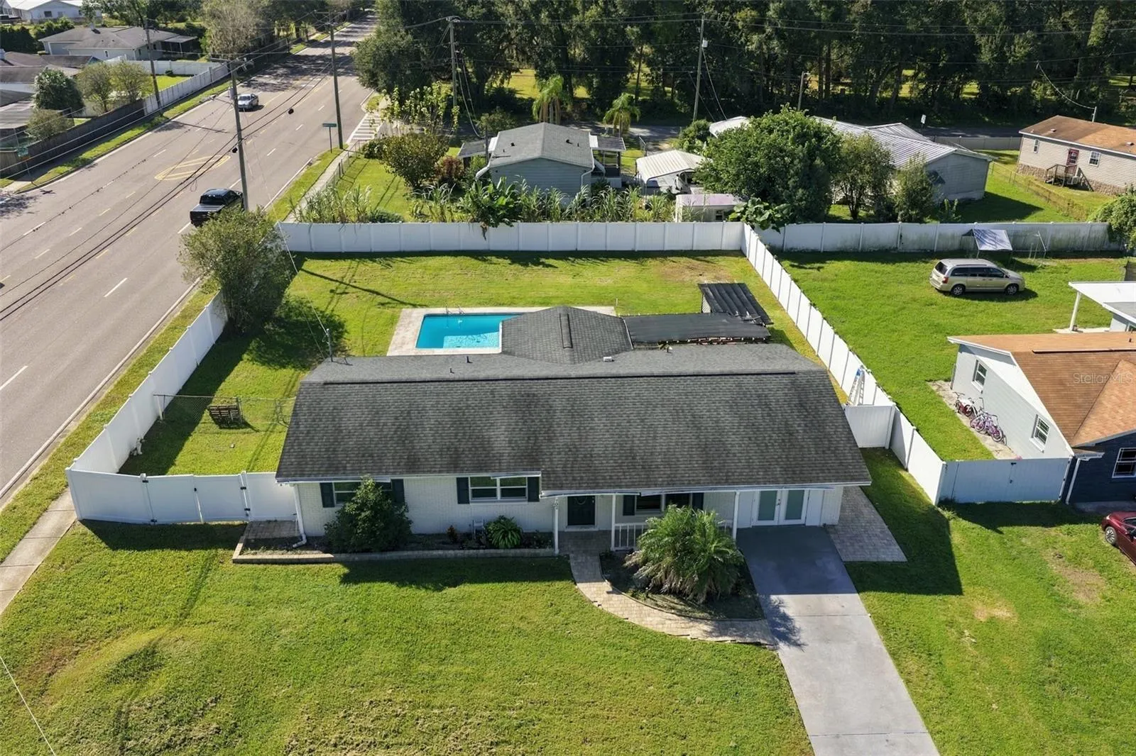 702 CAMELLIA CT