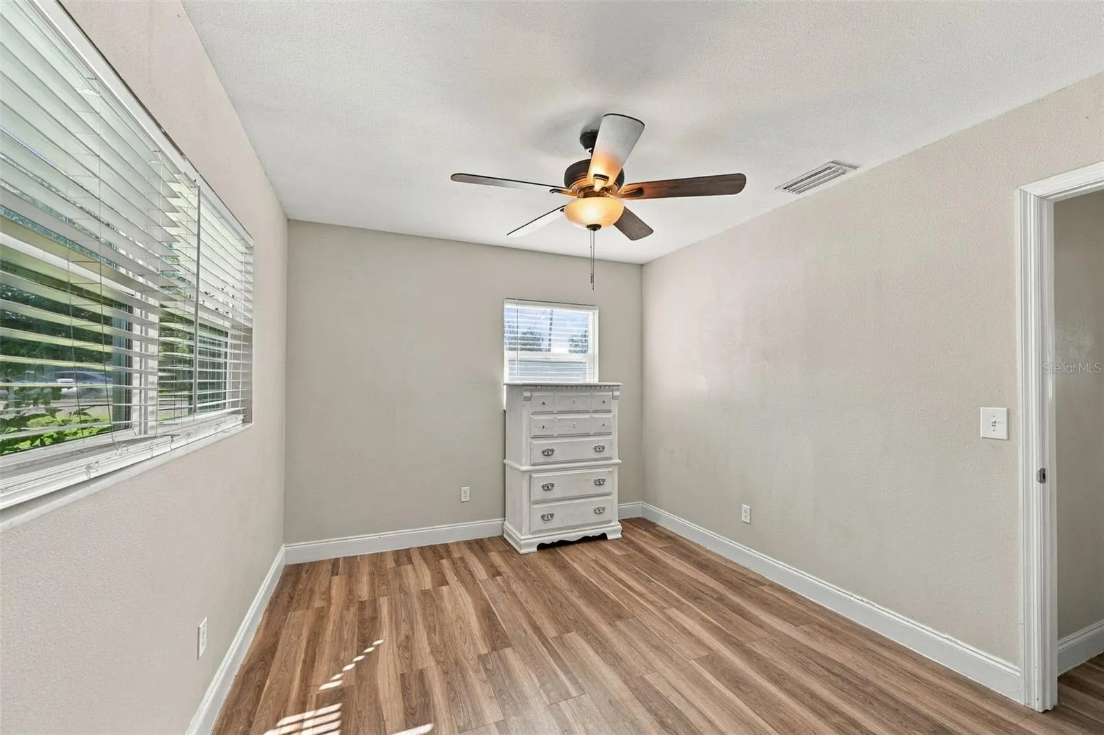 702 CAMELLIA CT