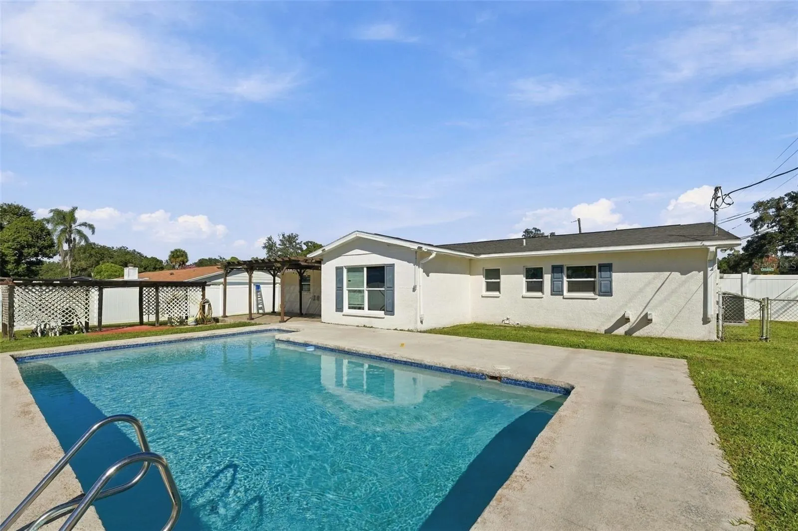 702 CAMELLIA CT