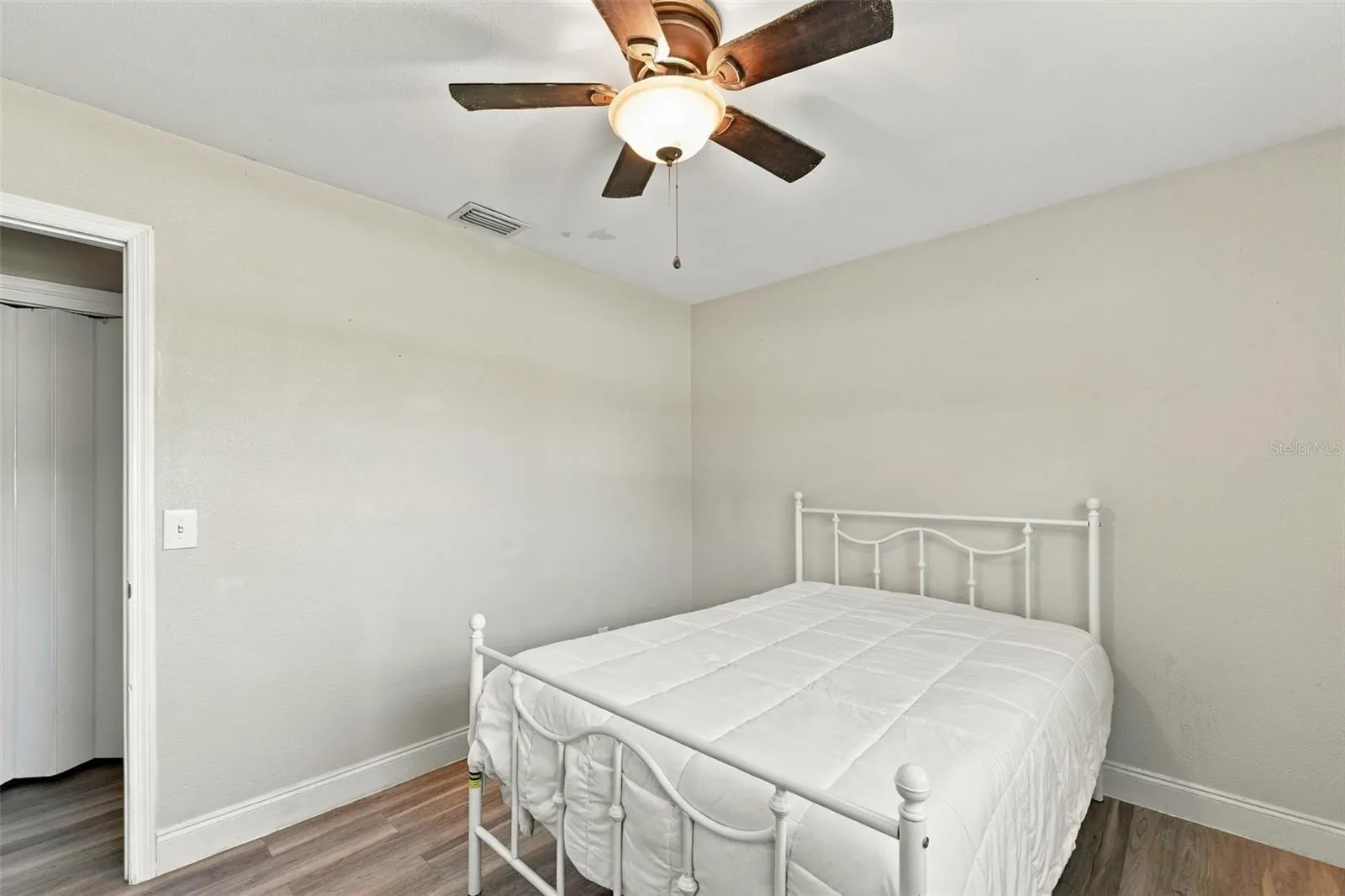 702 CAMELLIA CT