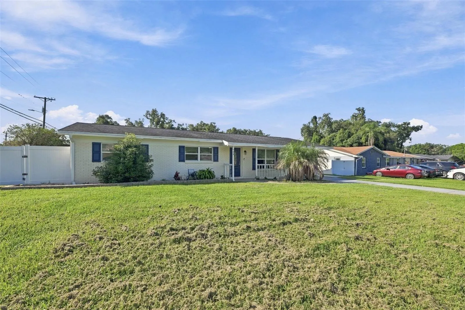 702 CAMELLIA CT