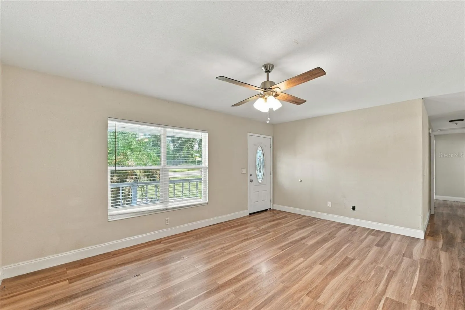 702 CAMELLIA CT