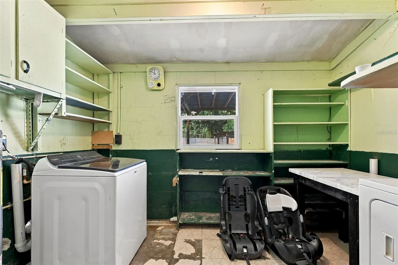 702 CAMELLIA CT