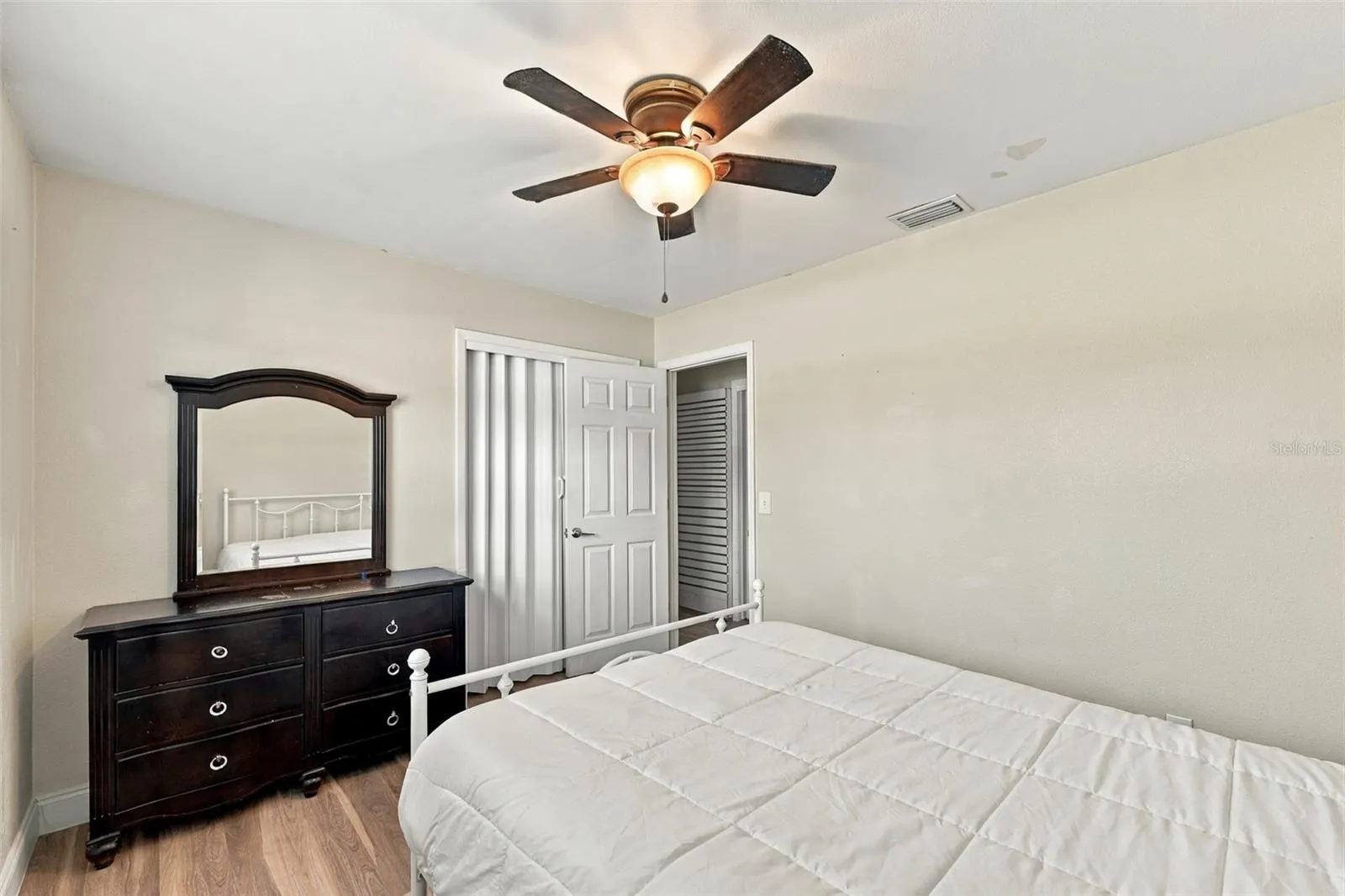 702 CAMELLIA CT