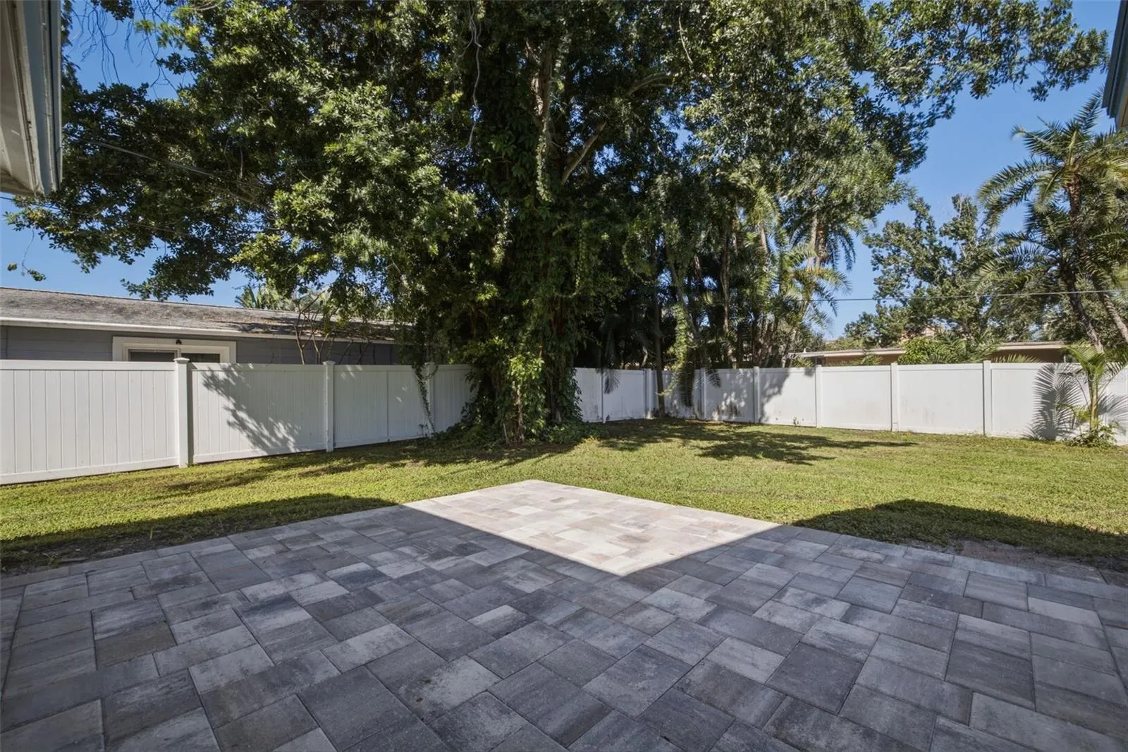 111 58TH AVE S