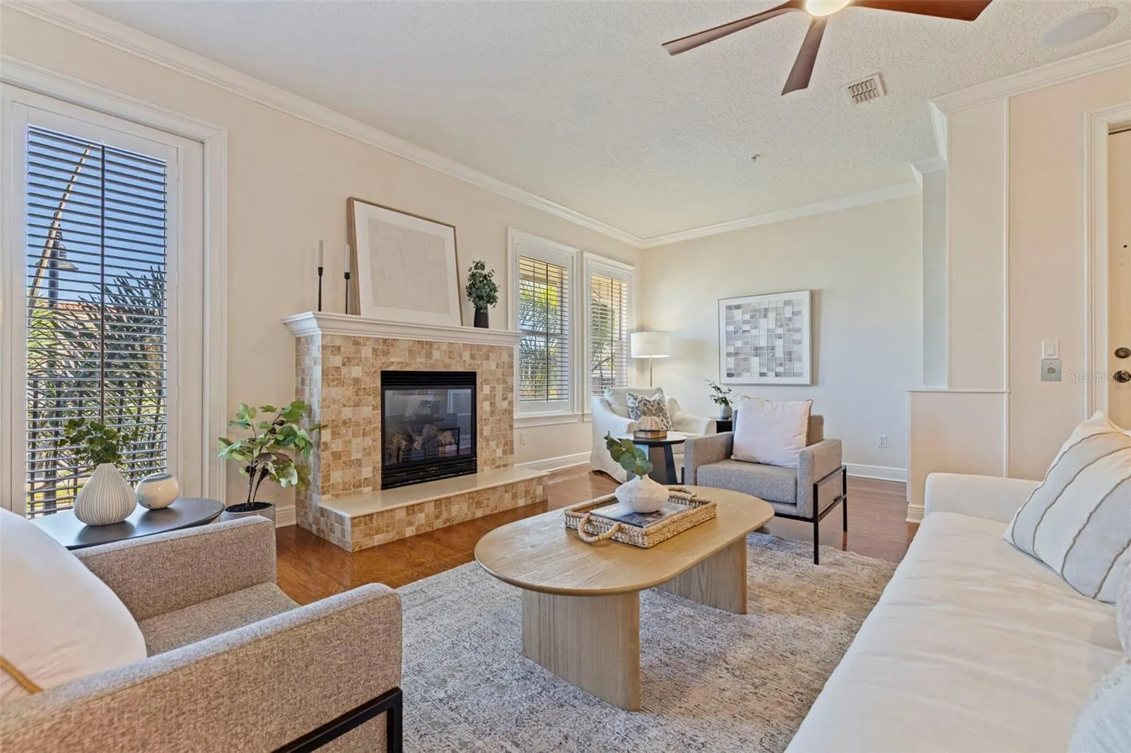 114 E DAVIS BLVD #4 #4