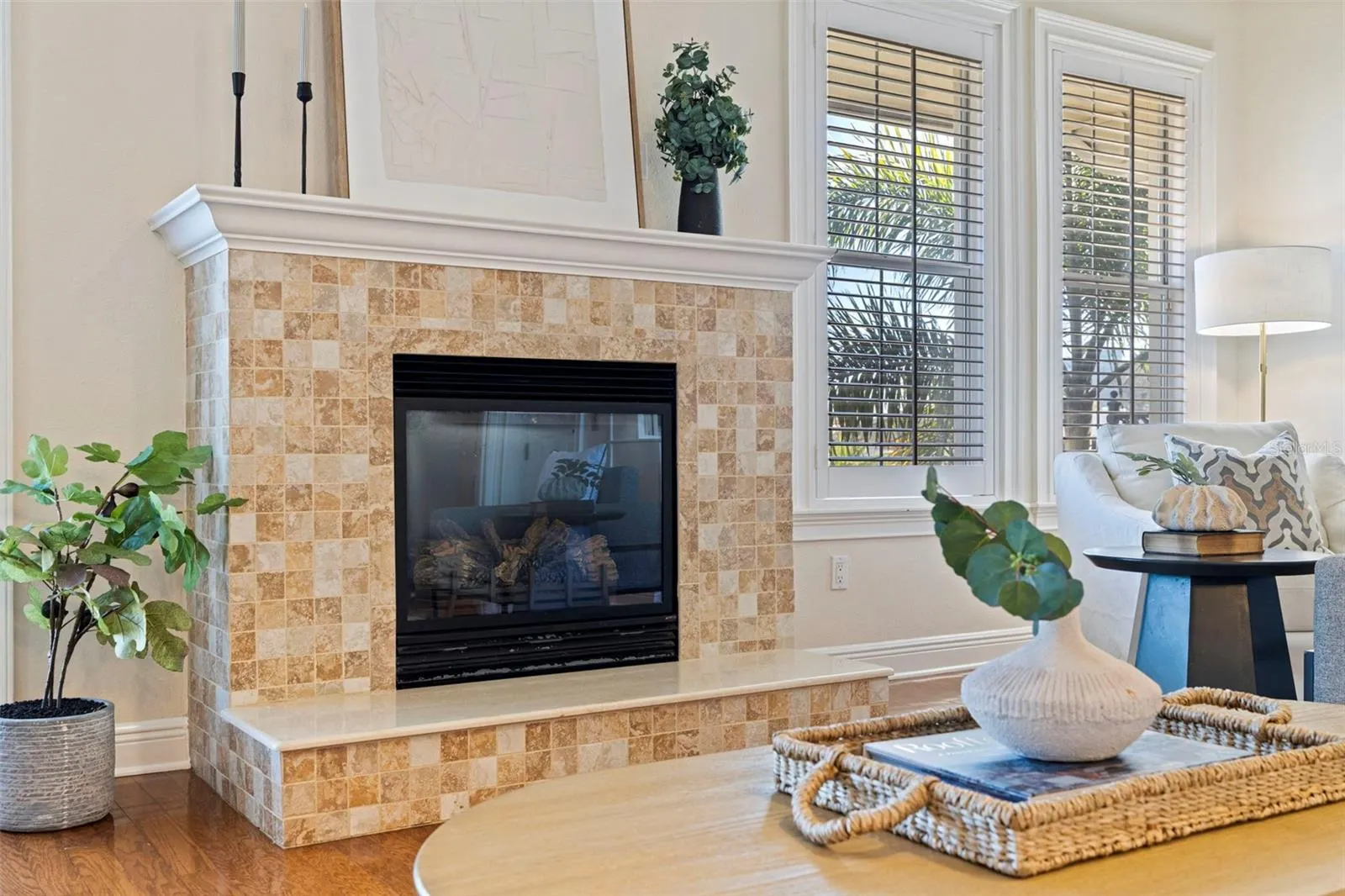114 E DAVIS BLVD #4 #4