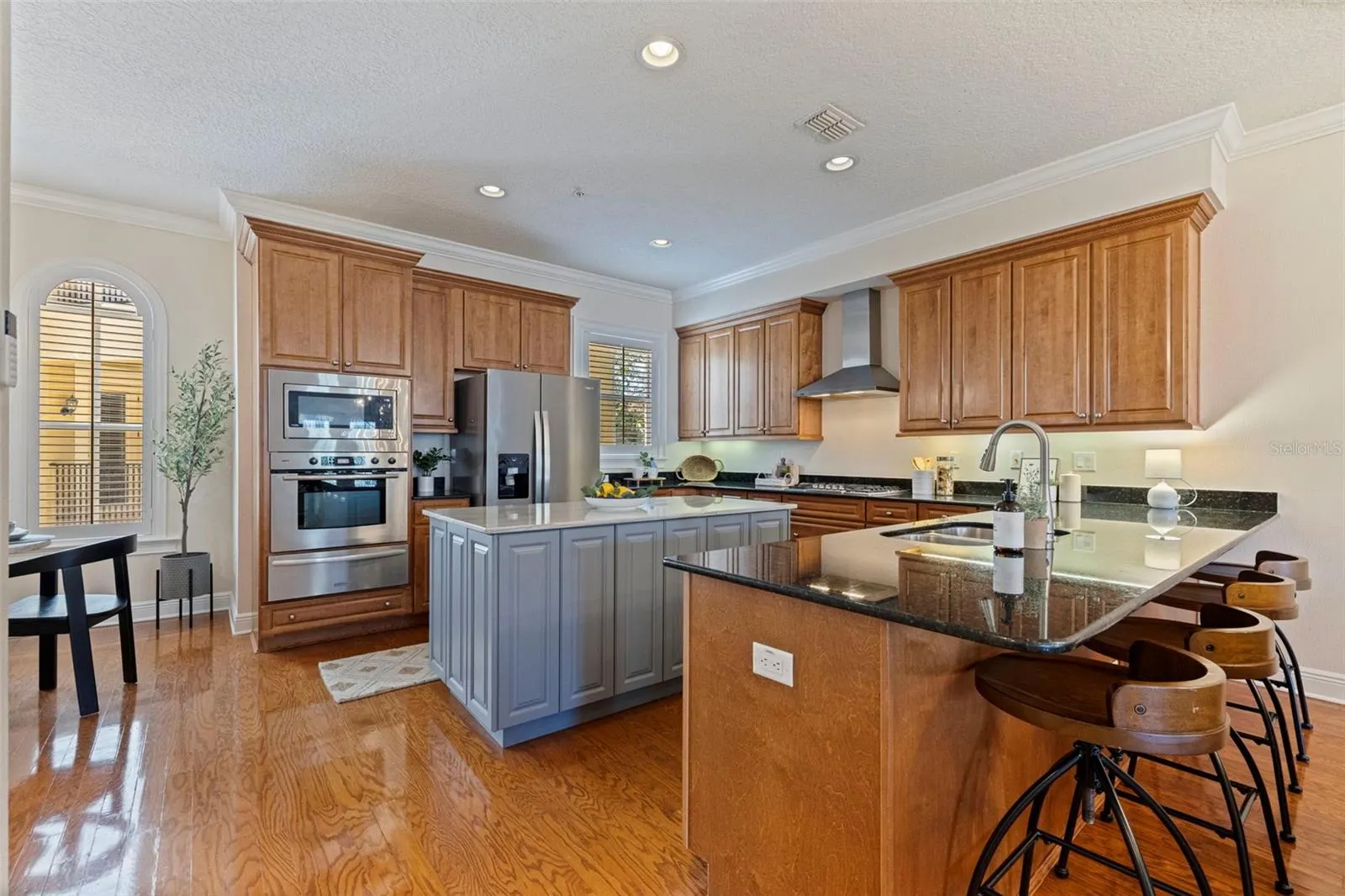 114 E DAVIS BLVD #4 #4