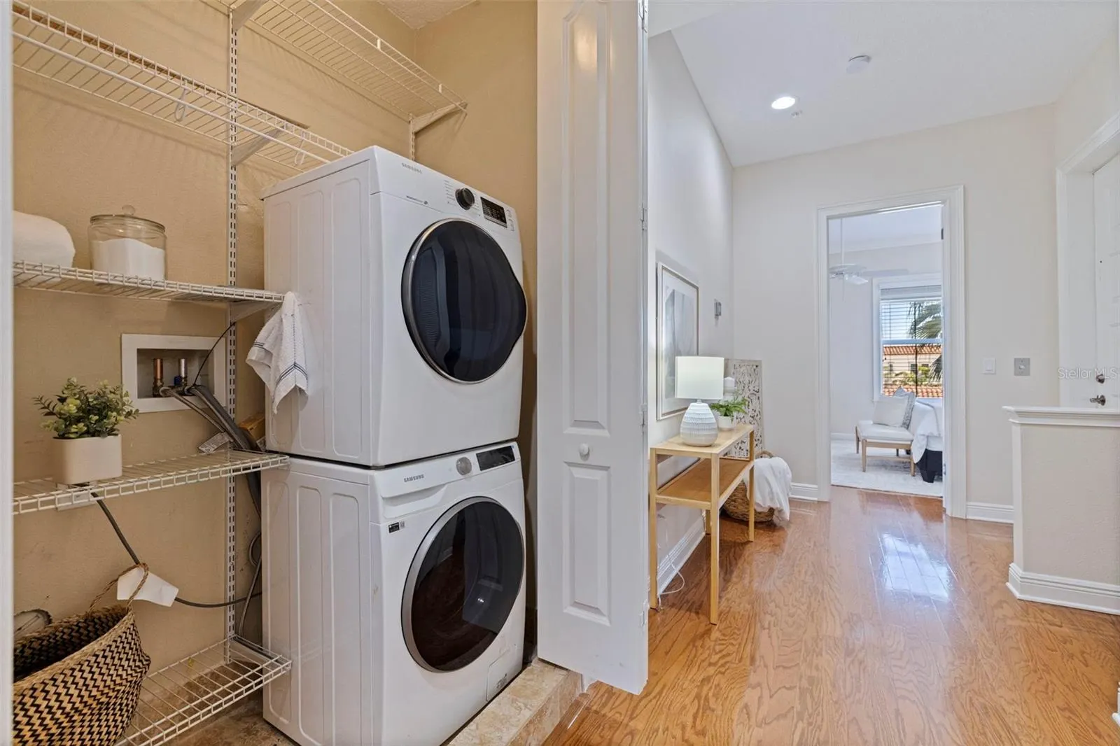 114 E DAVIS BLVD #4 #4