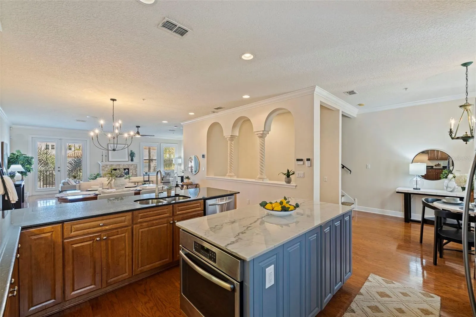 114 E DAVIS BLVD #4 #4