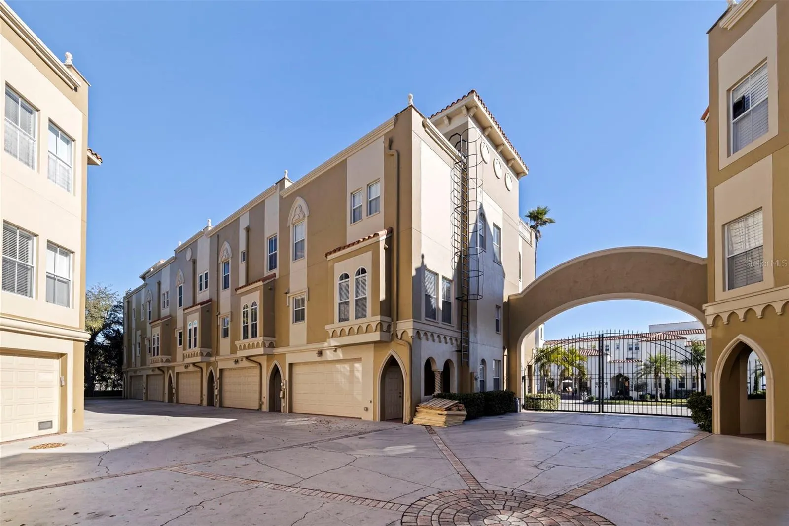 114 E DAVIS BLVD #4 #4