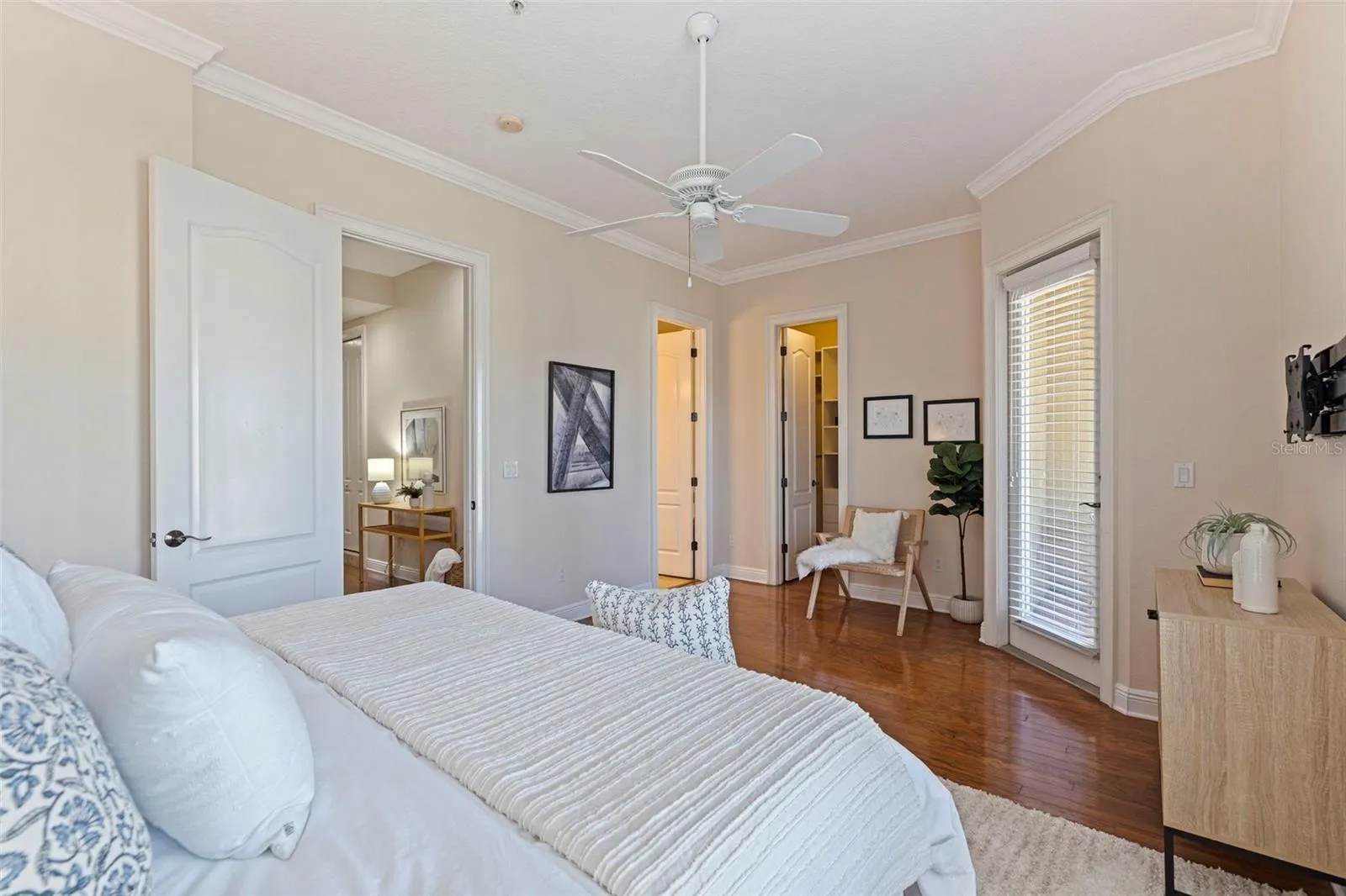 114 E DAVIS BLVD #4 #4