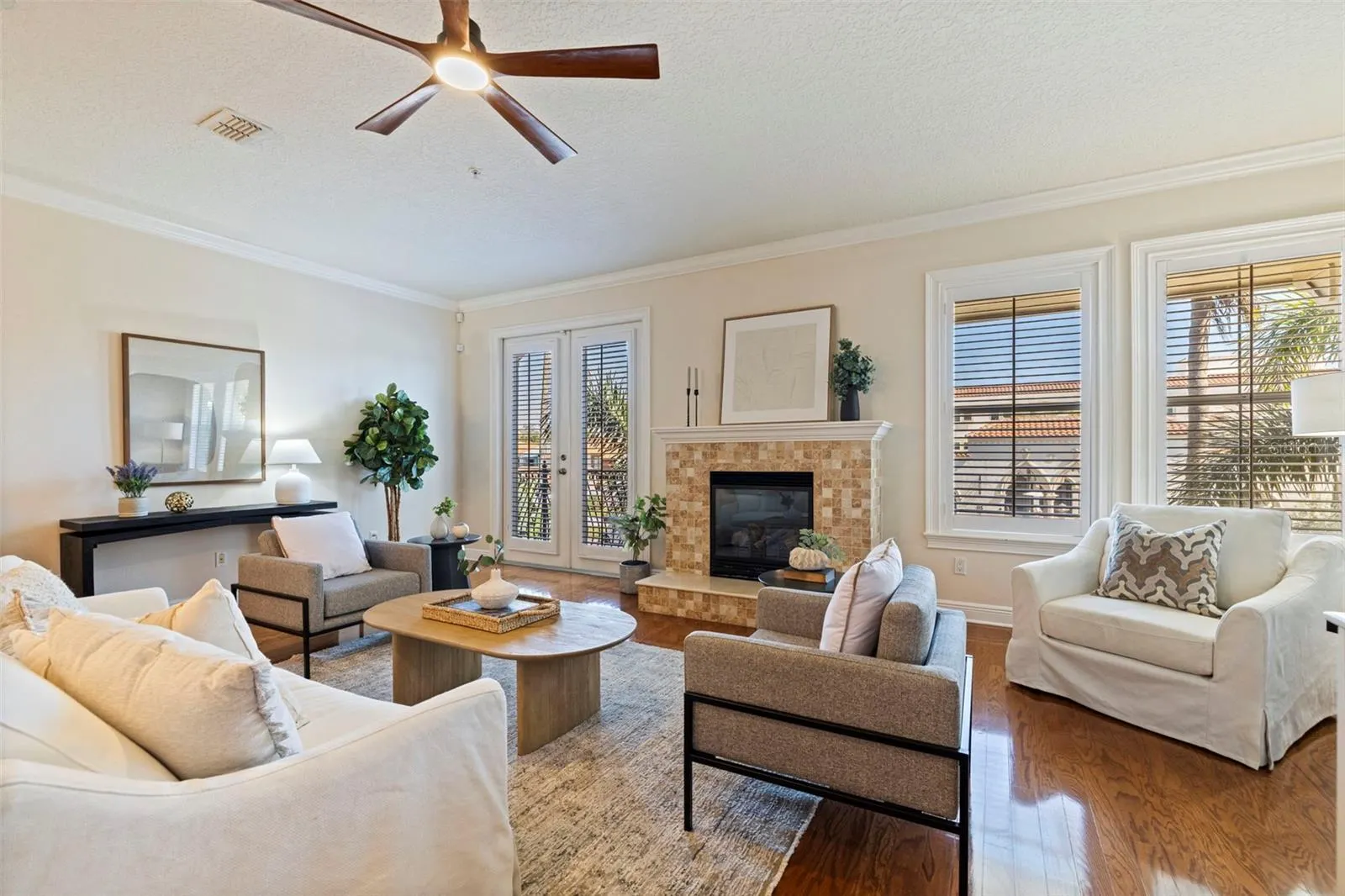 114 E DAVIS BLVD #4 #4