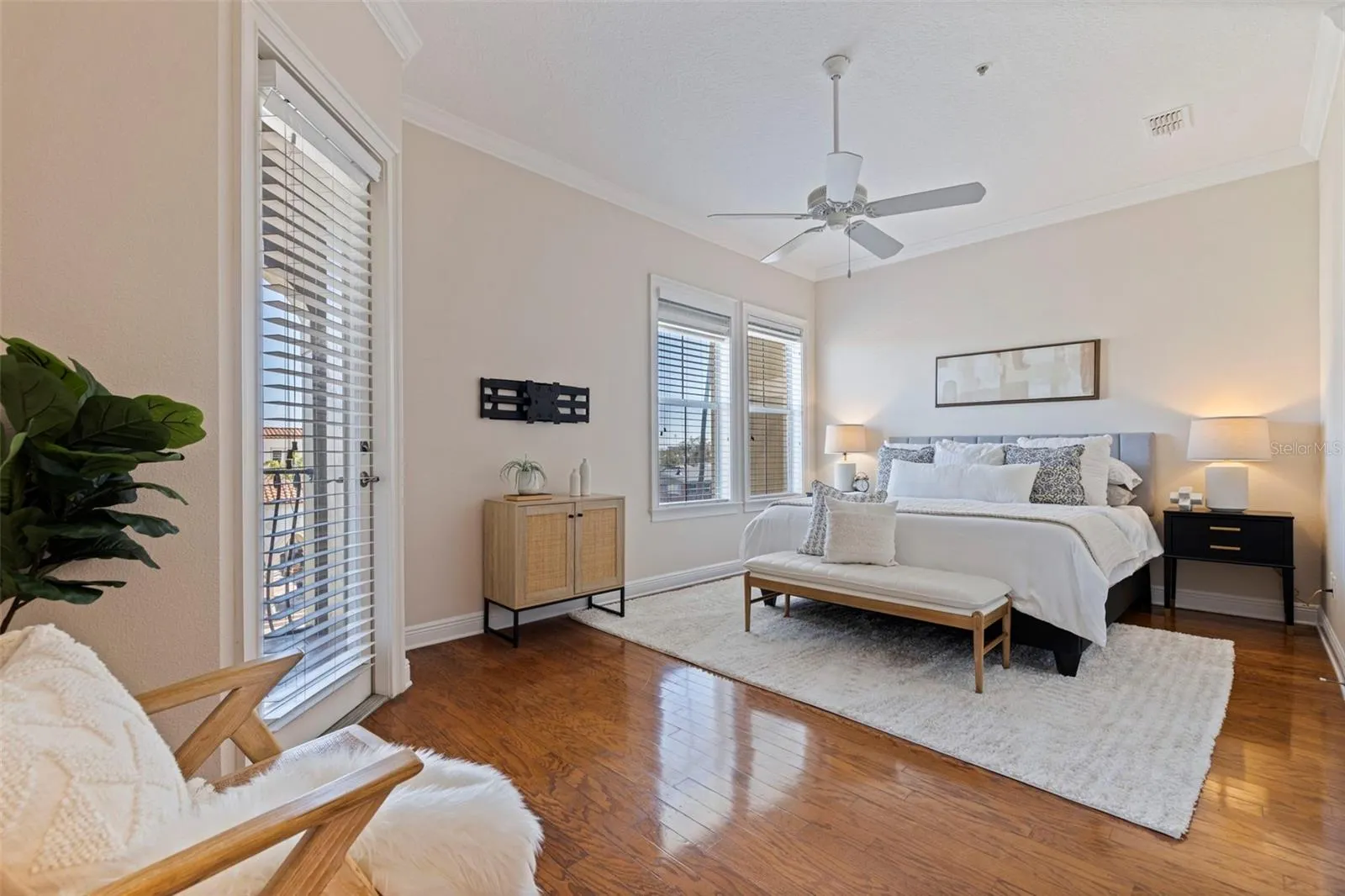 114 E DAVIS BLVD #4 #4