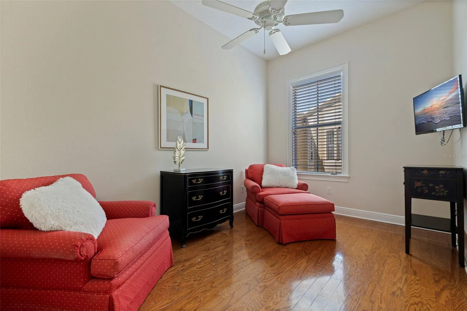114 E DAVIS BLVD #4 #4