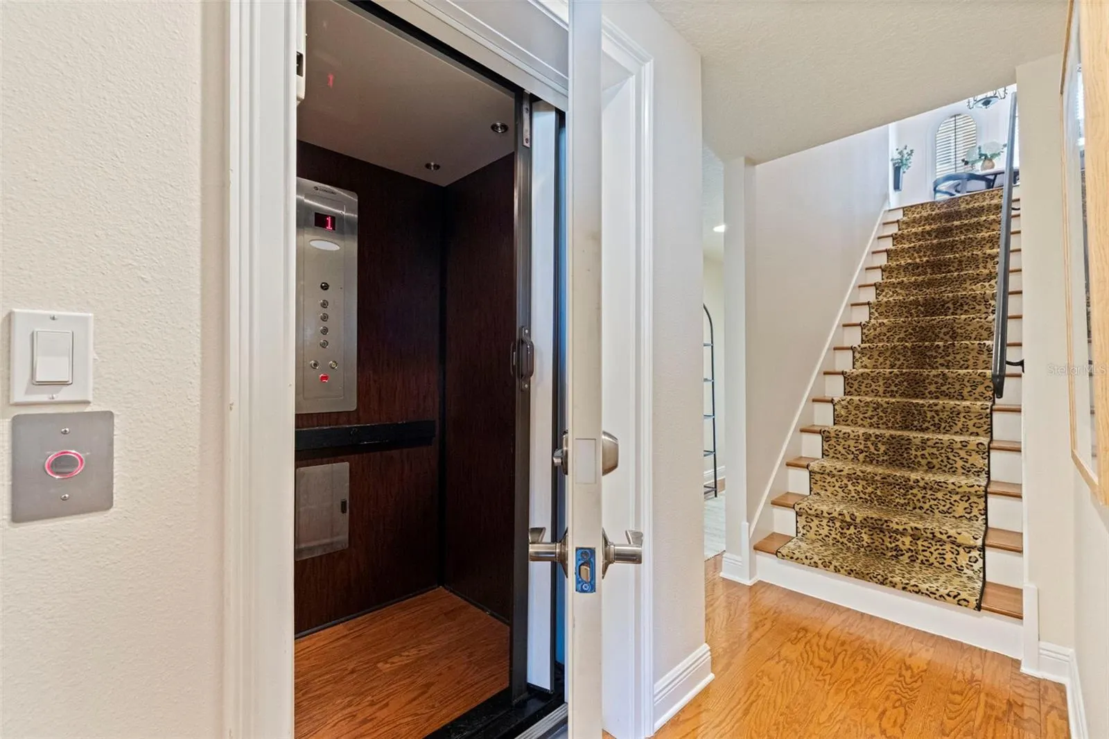 114 E DAVIS BLVD #4 #4