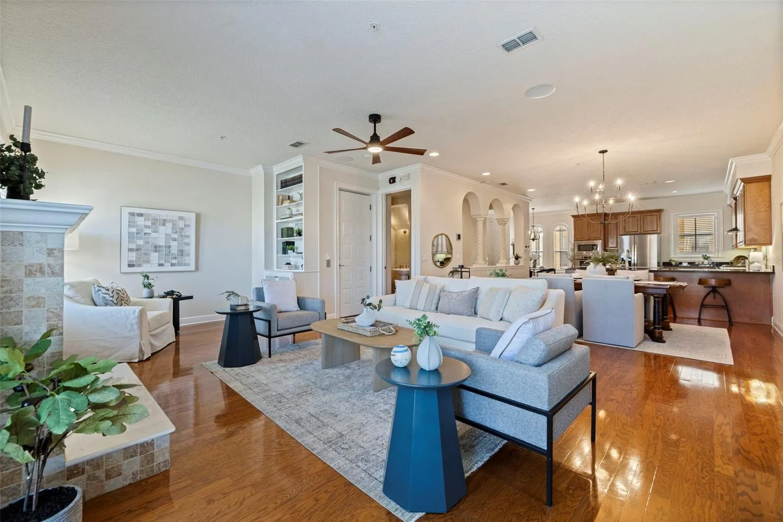 114 E DAVIS BLVD #4 #4