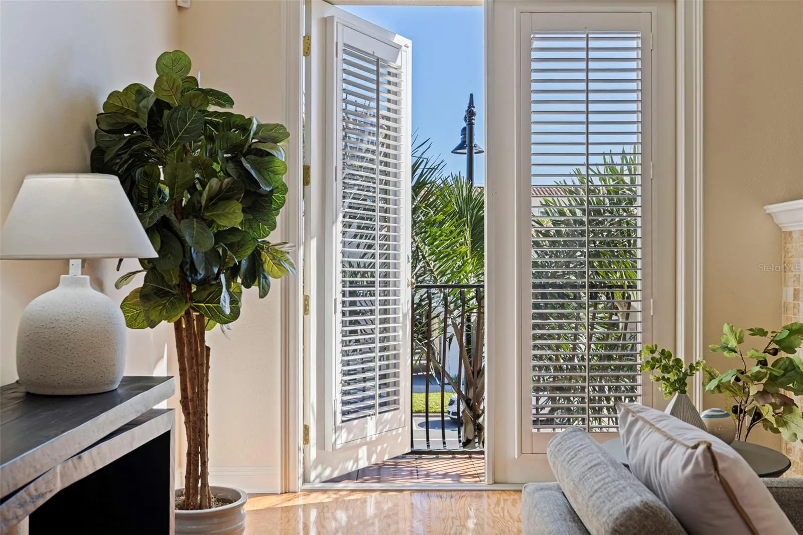 114 E DAVIS BLVD #4 #4