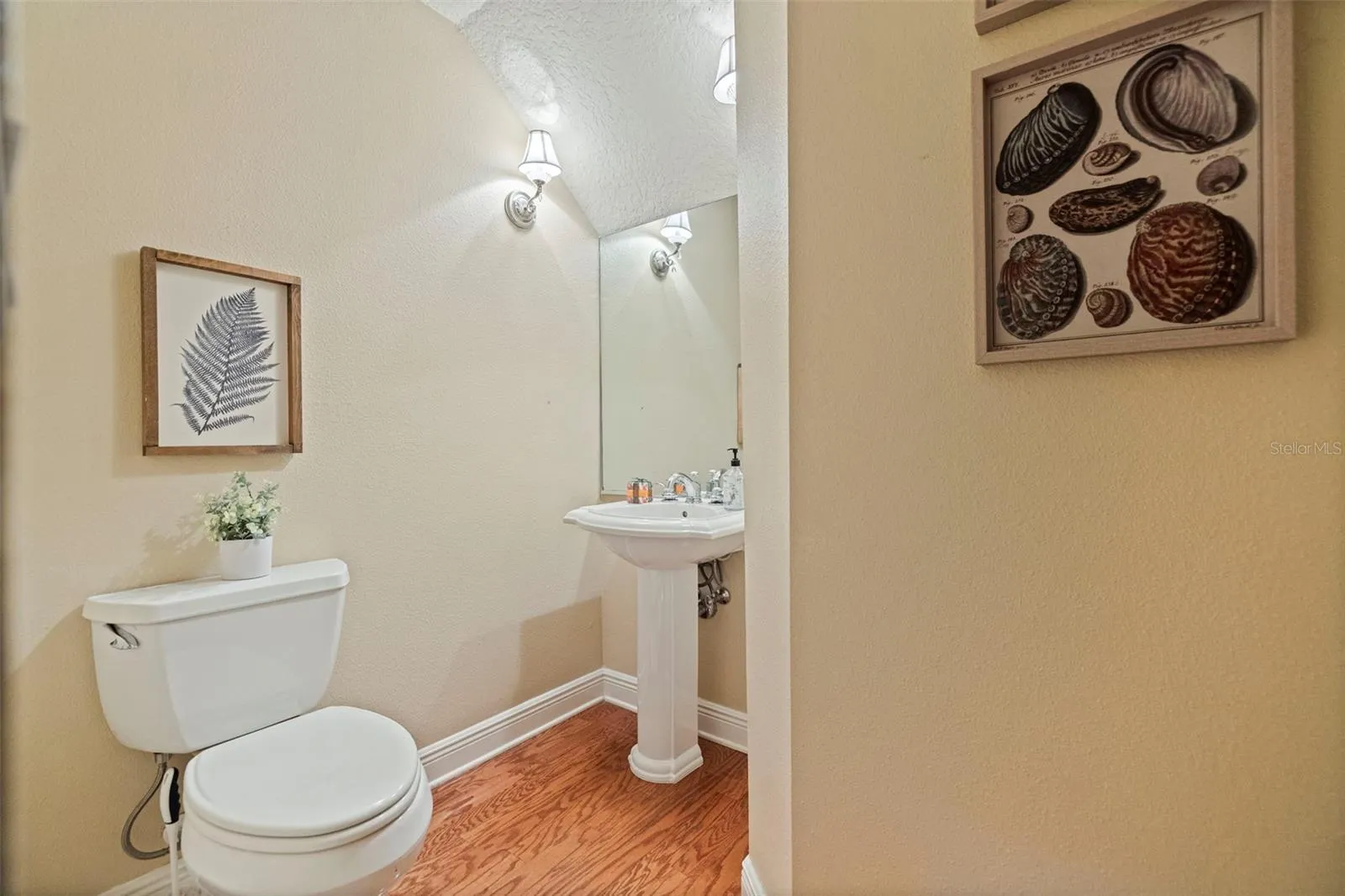 114 E DAVIS BLVD #4 #4