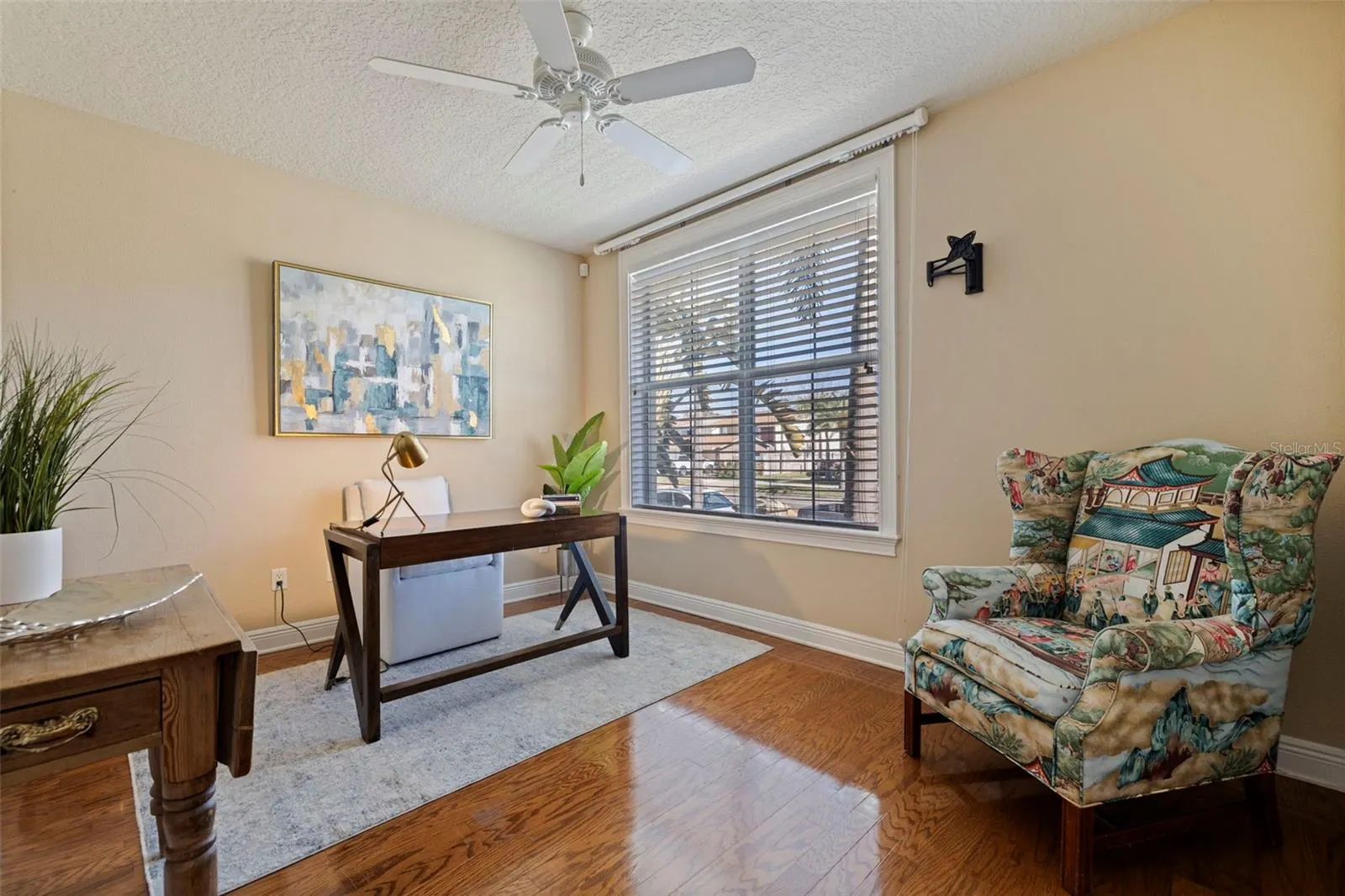 114 E DAVIS BLVD #4 #4