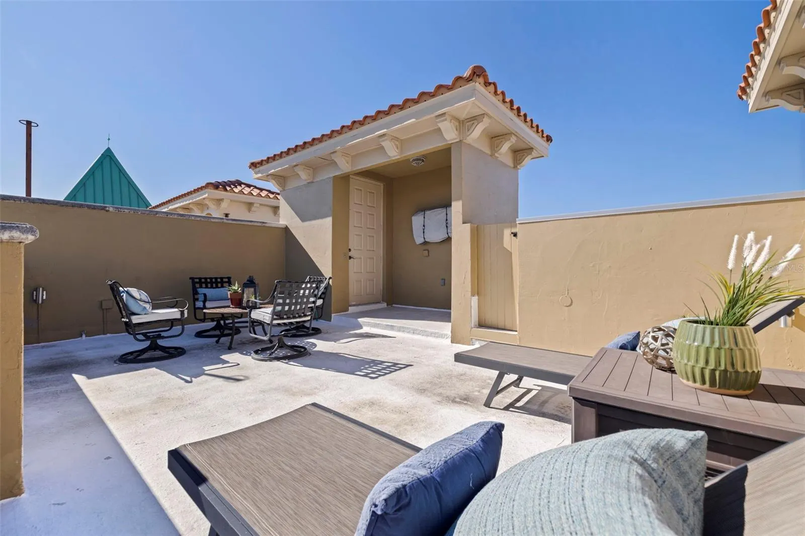 114 E DAVIS BLVD #4 #4