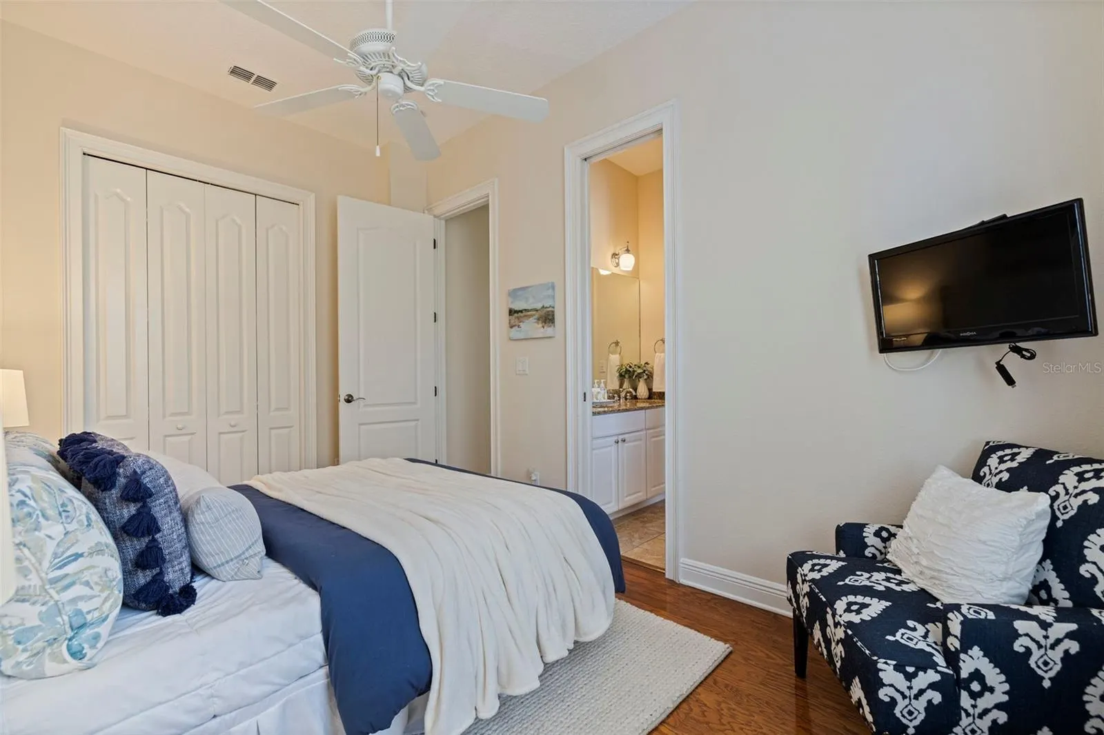 114 E DAVIS BLVD #4 #4